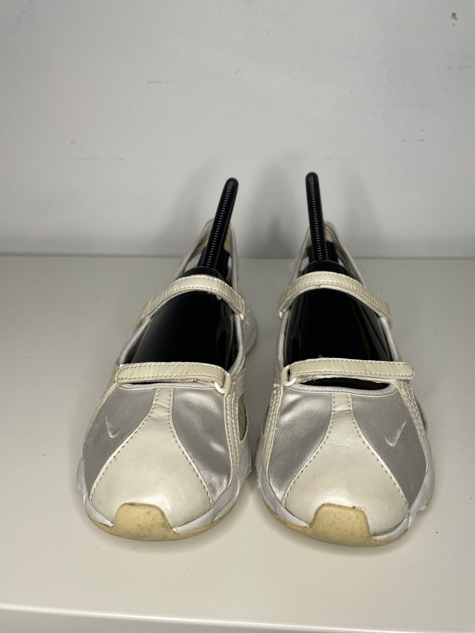 NIKE STRAPPY FLATS / W6.5