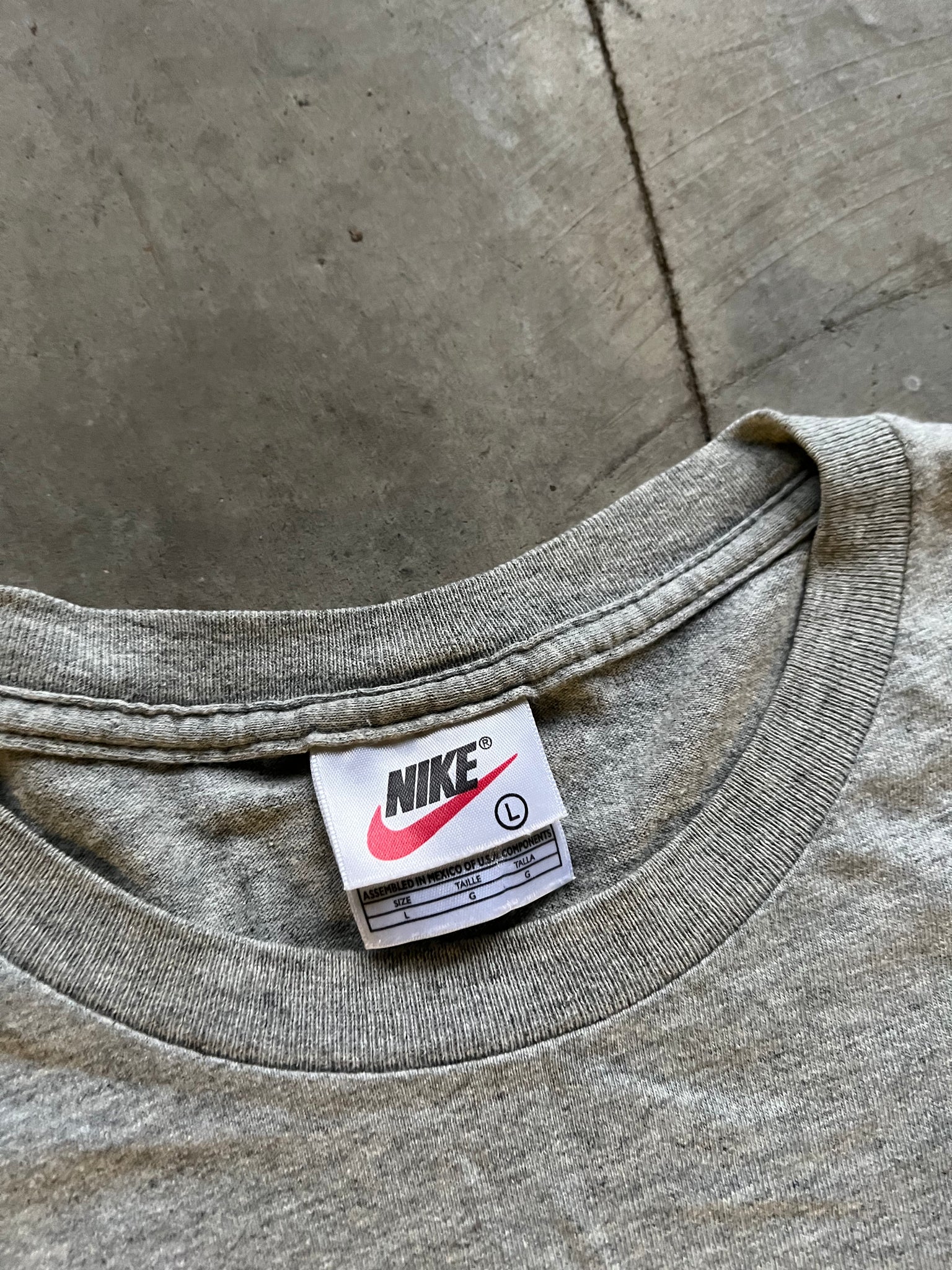 NIKE GREY TSHIRT / LARGE