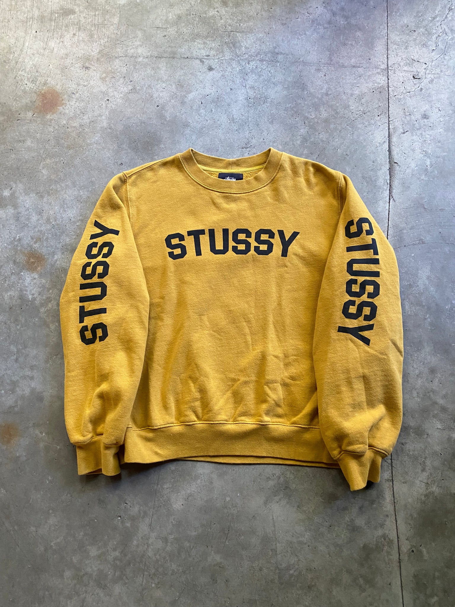 STUSSY YELLOW CREWNECK / SMALL