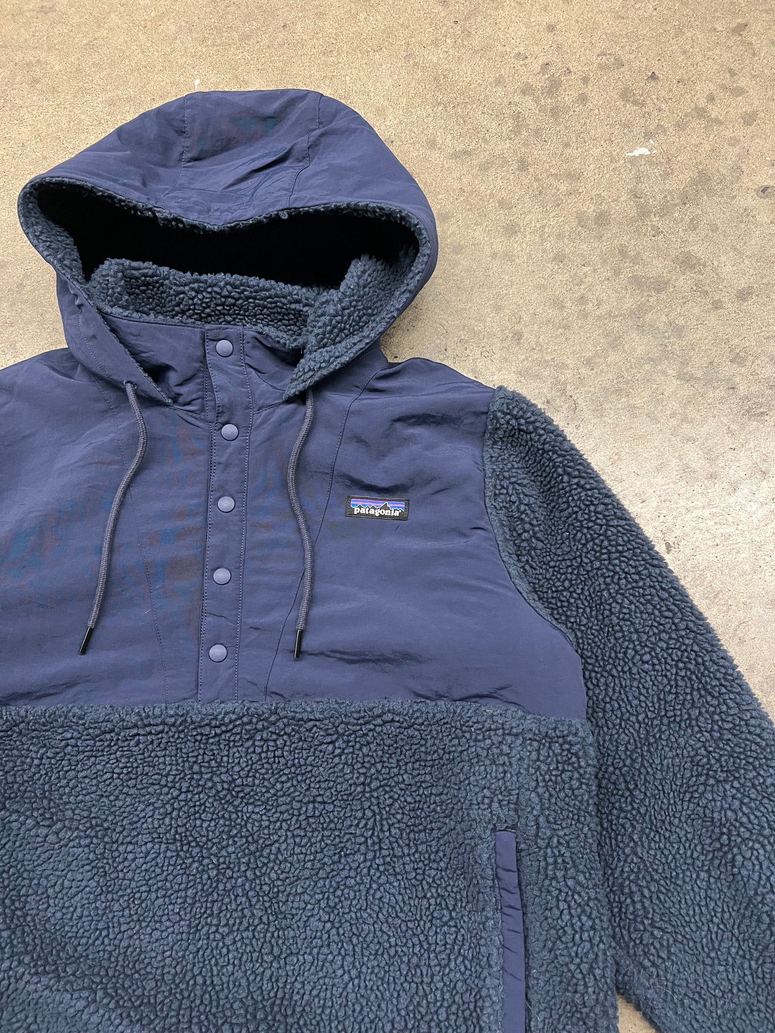 Patagonia hooded fleece sweater / small