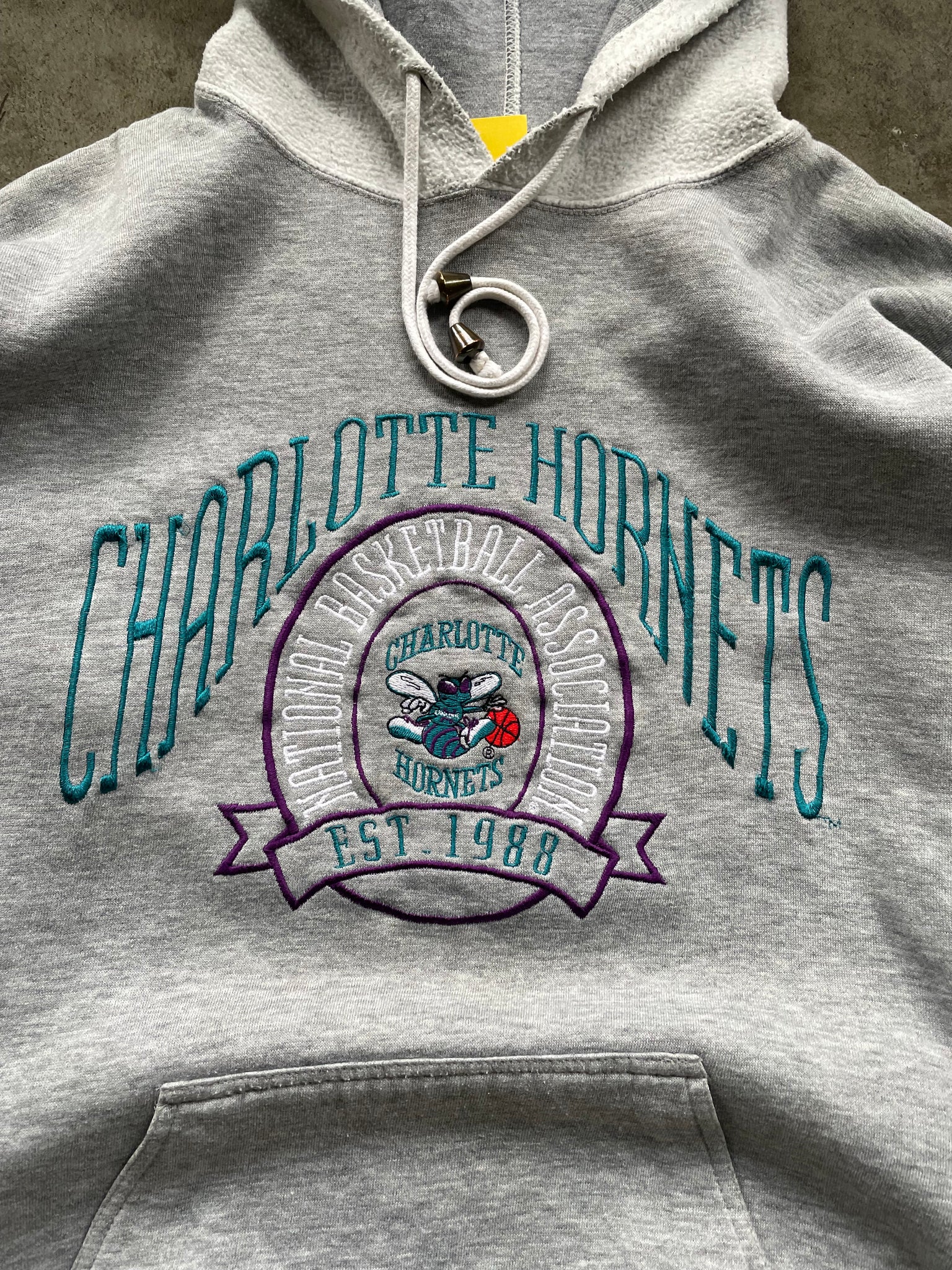 CHARLOTTE HORNETS GREY HOODIE / MEDIUM