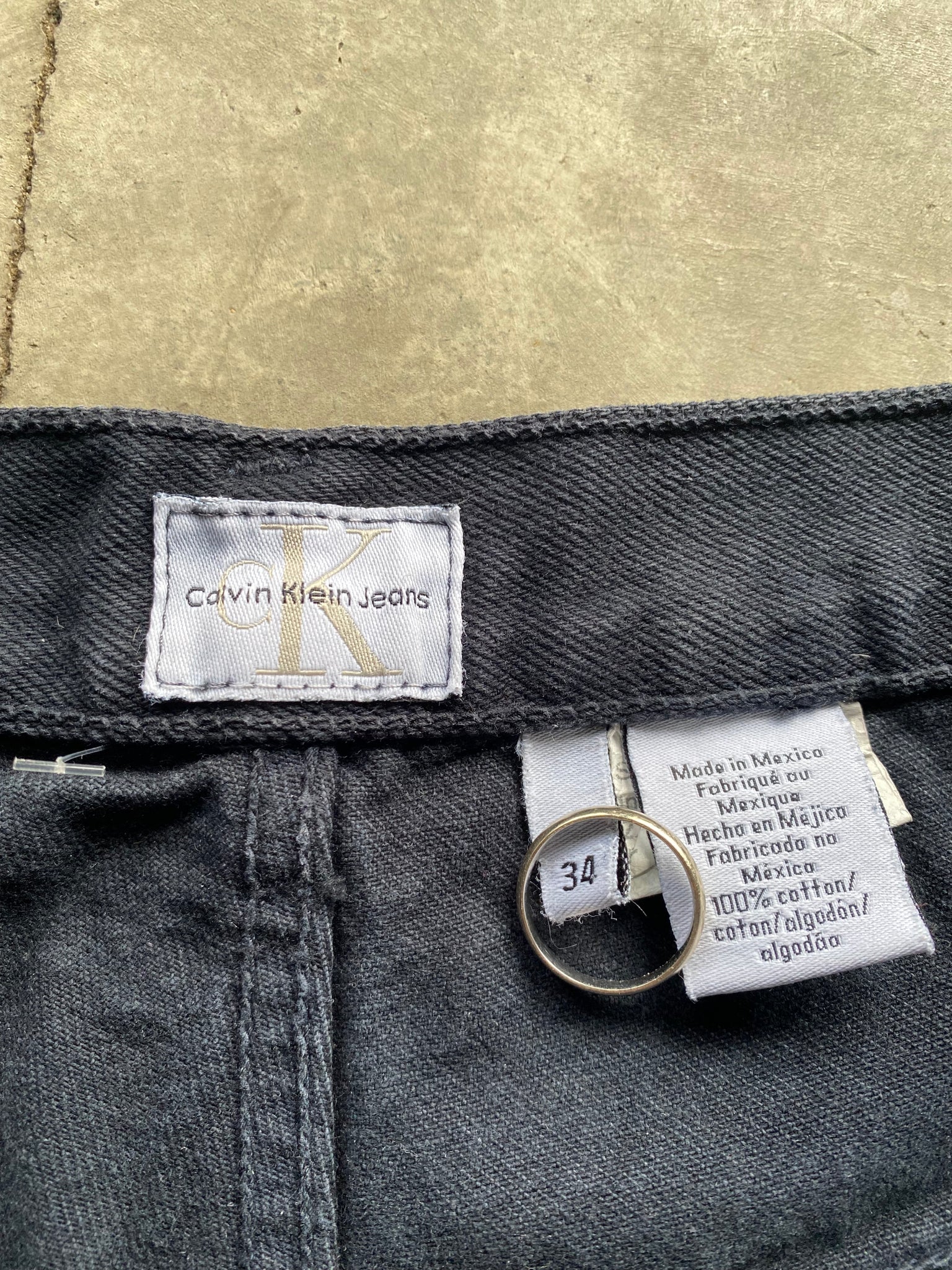 CALVIN KLEIN BLACK JORTS / 34