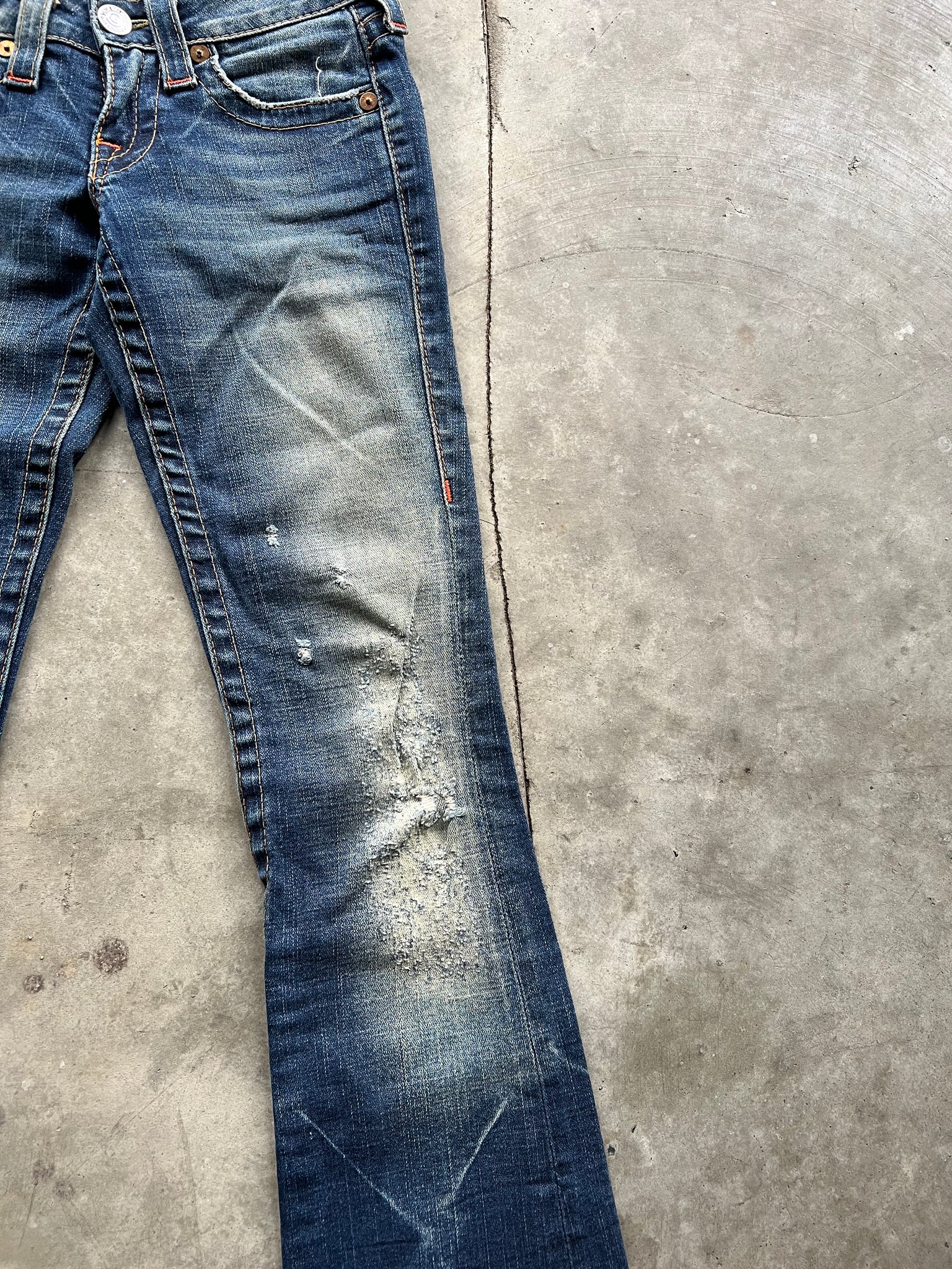 TRUE RELIGION DISTRESSED FLARED DENIM / 24