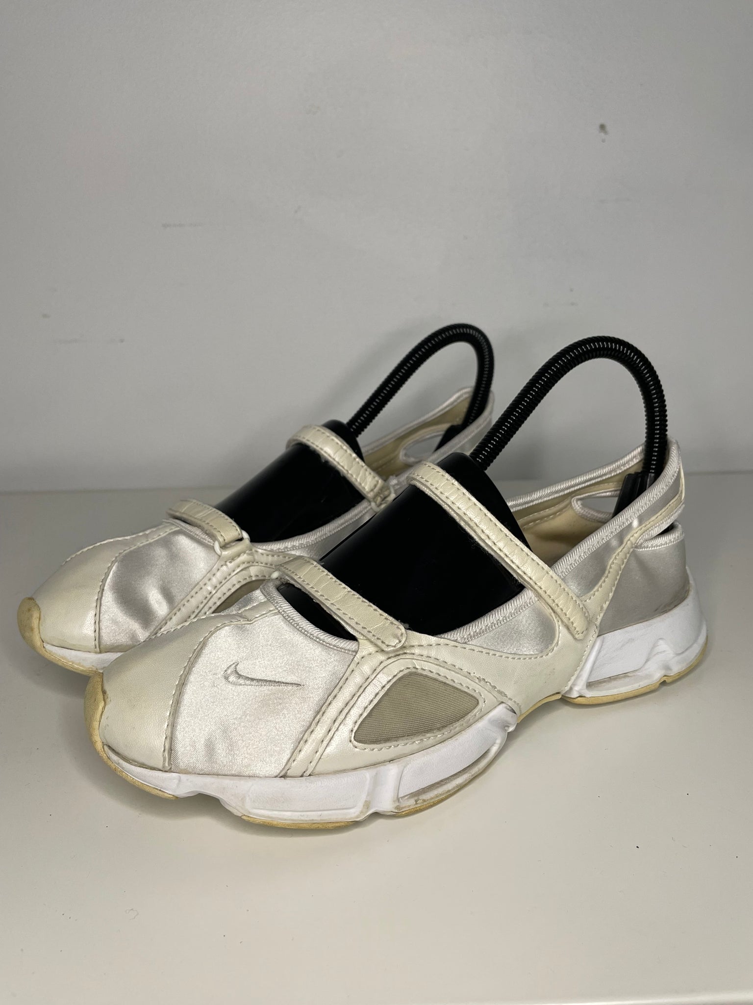 NIKE STRAPPY FLATS / W6.5