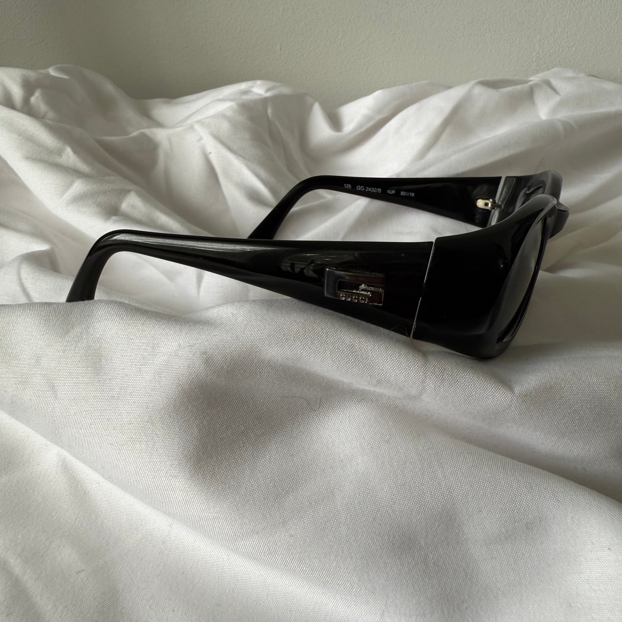 Gucci G sunglasses in black / OS