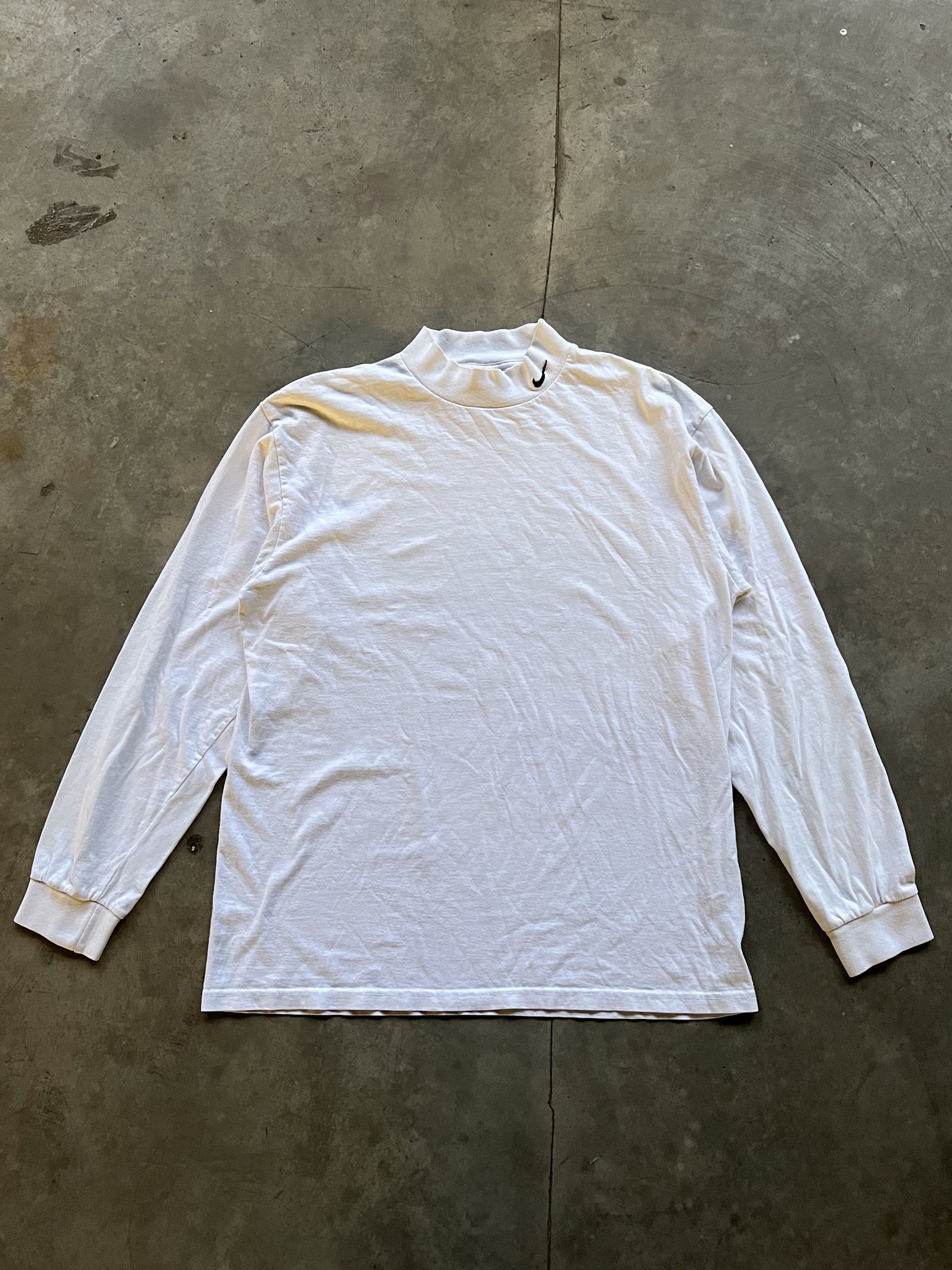 NIKE WHITE MOCKNECK LS / MEDIUM