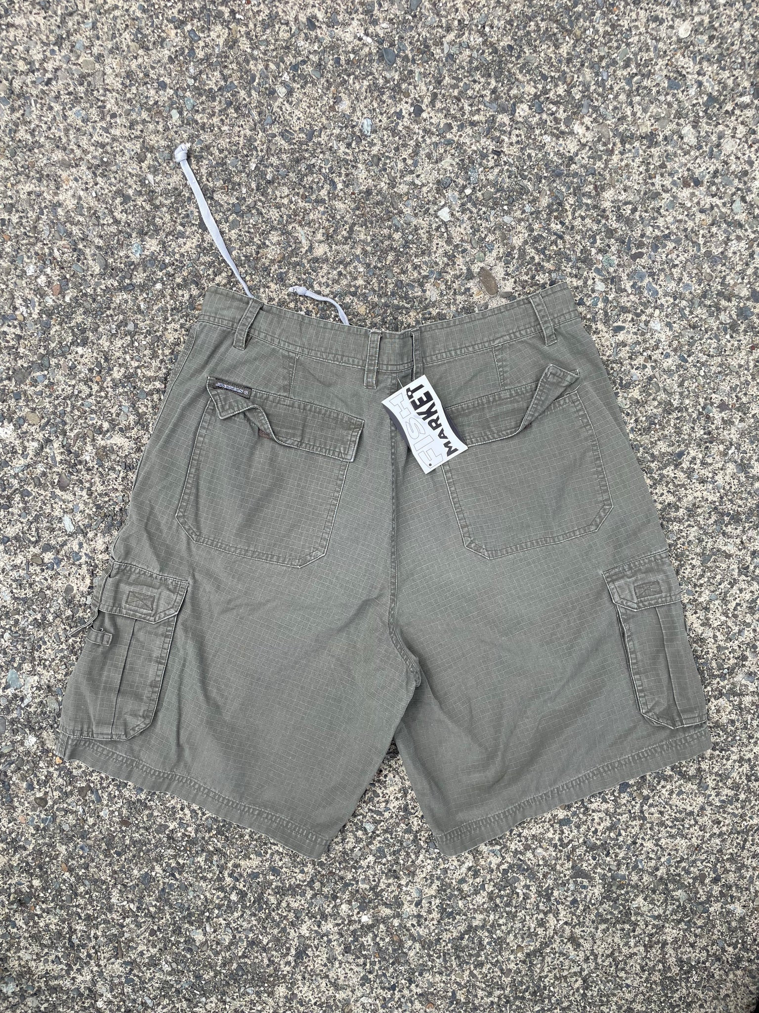 JONATHAN CARGO SHORTS / 32