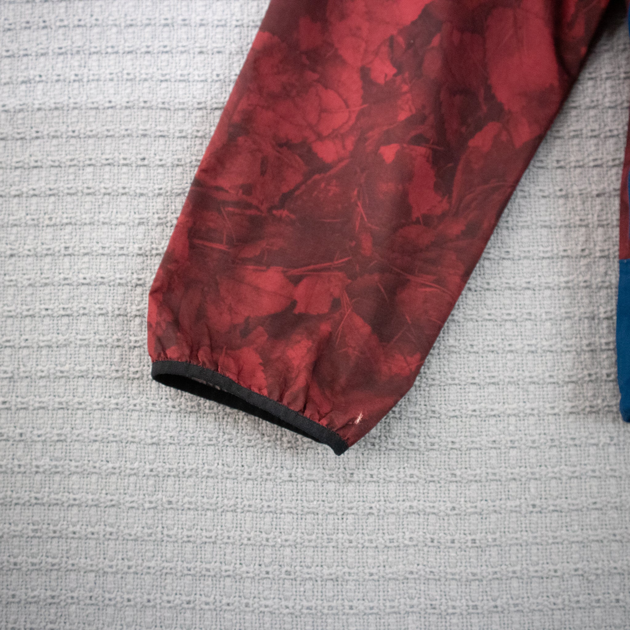 専用　[即完売] UNDERCOVER x NIKE レッドジャケット UNDERCOVER x Nike Red Fishtail Logo Print Parka | Hypebeast