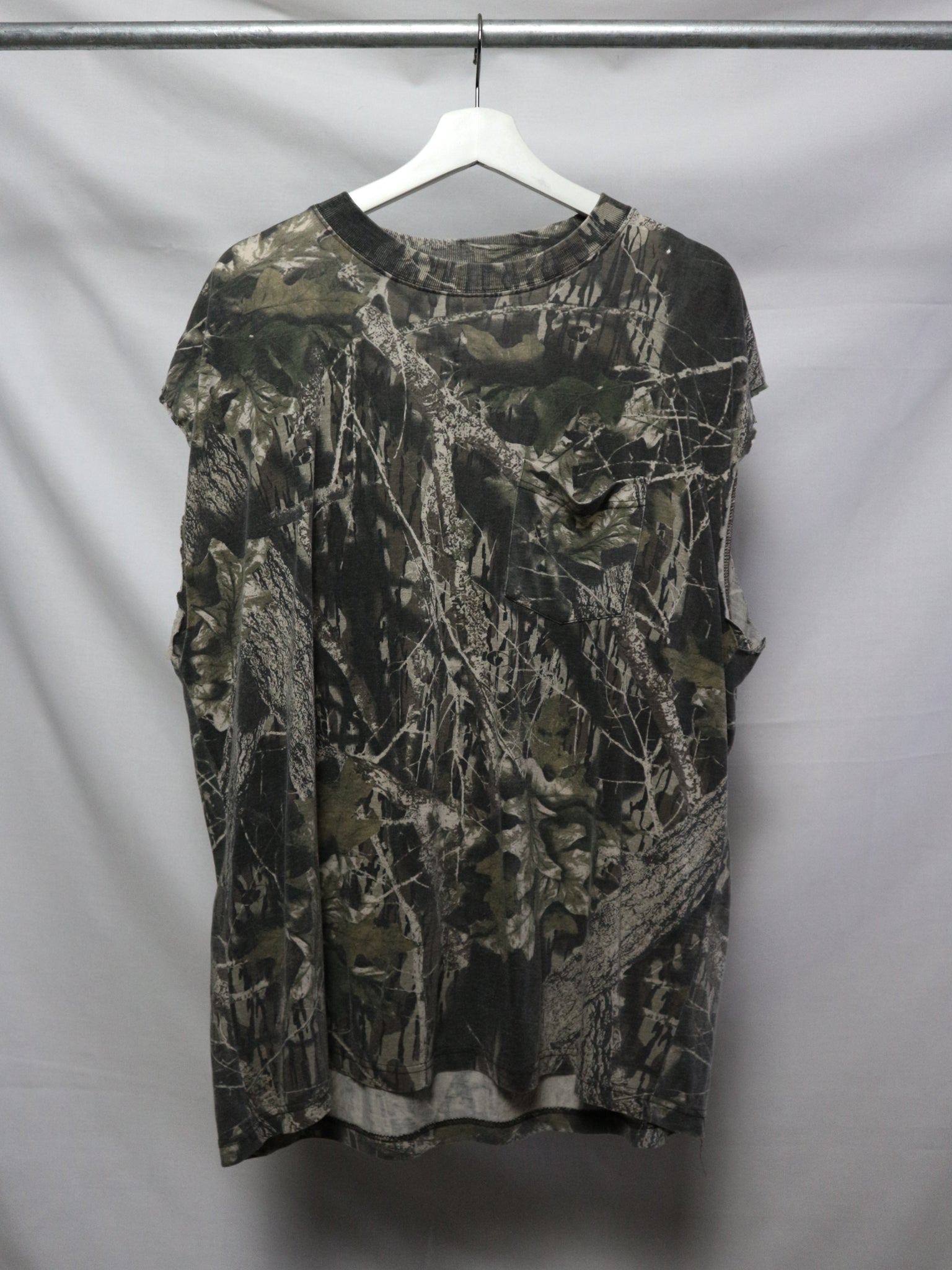 REALTREE CAMO CUT OFF SHIRT / XLARGE