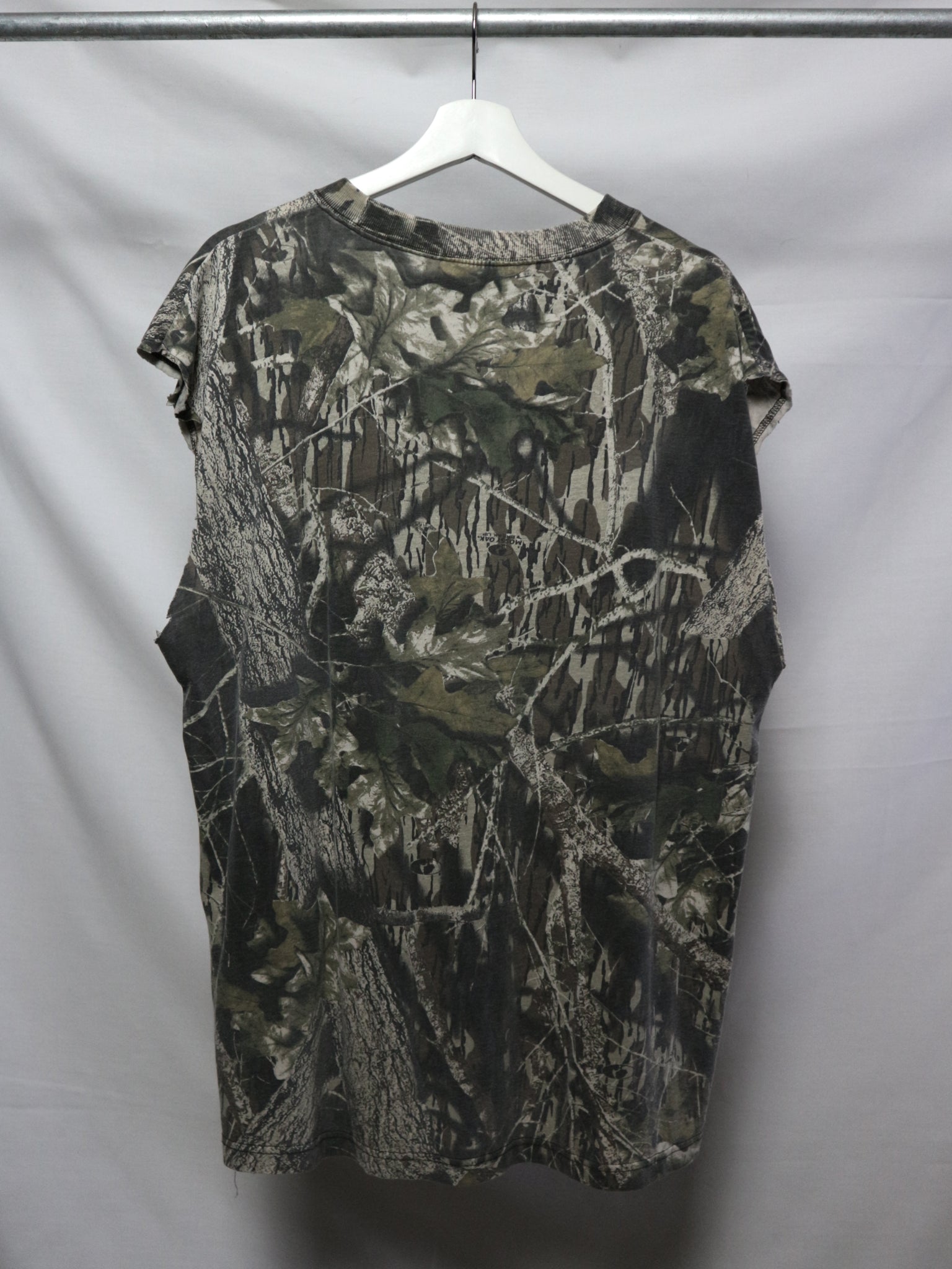 REALTREE CAMO CUT OFF SHIRT / XLARGE