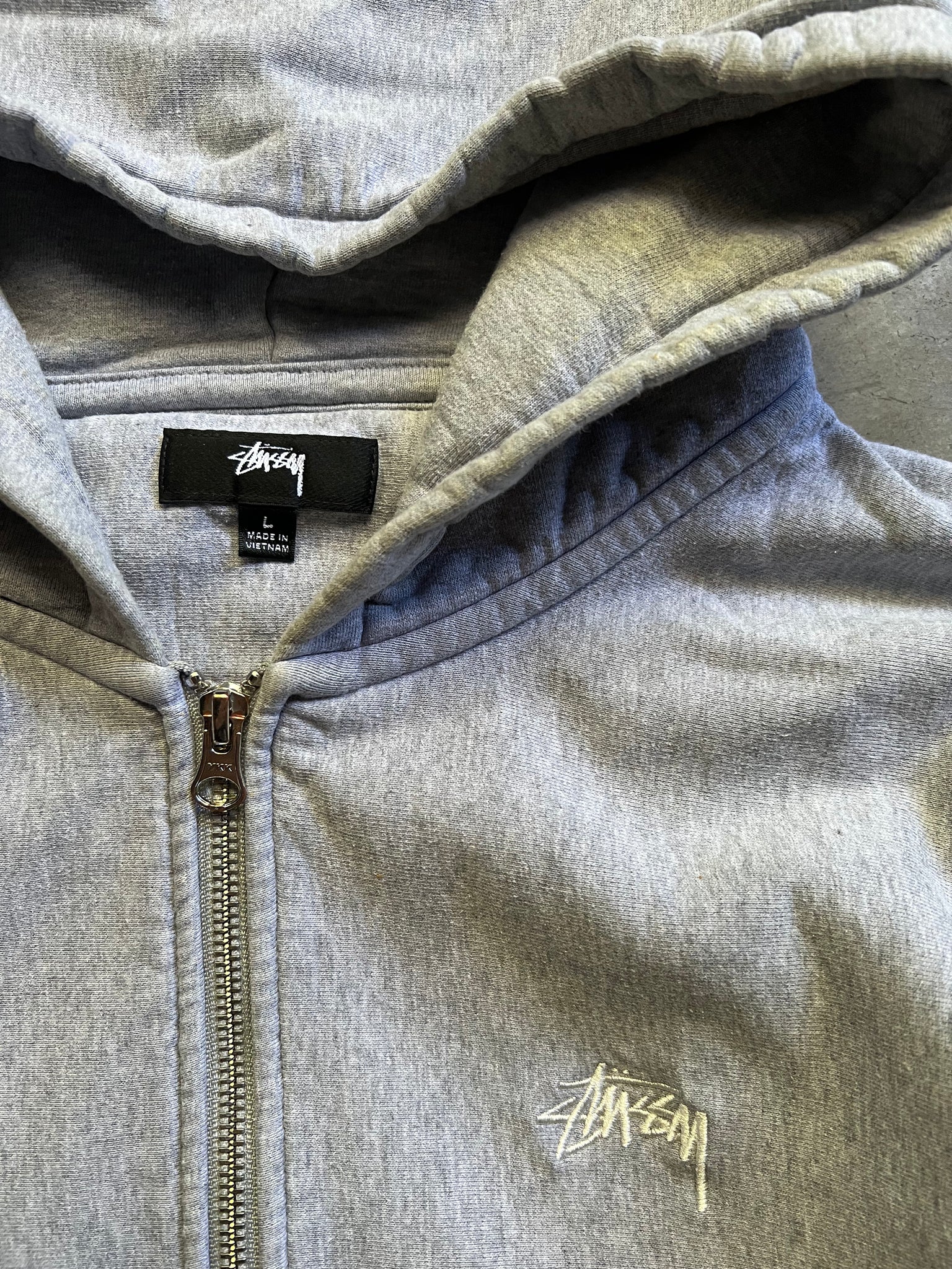 STUSSY GREY ZIPUP LOGO HOODIE / LARGE