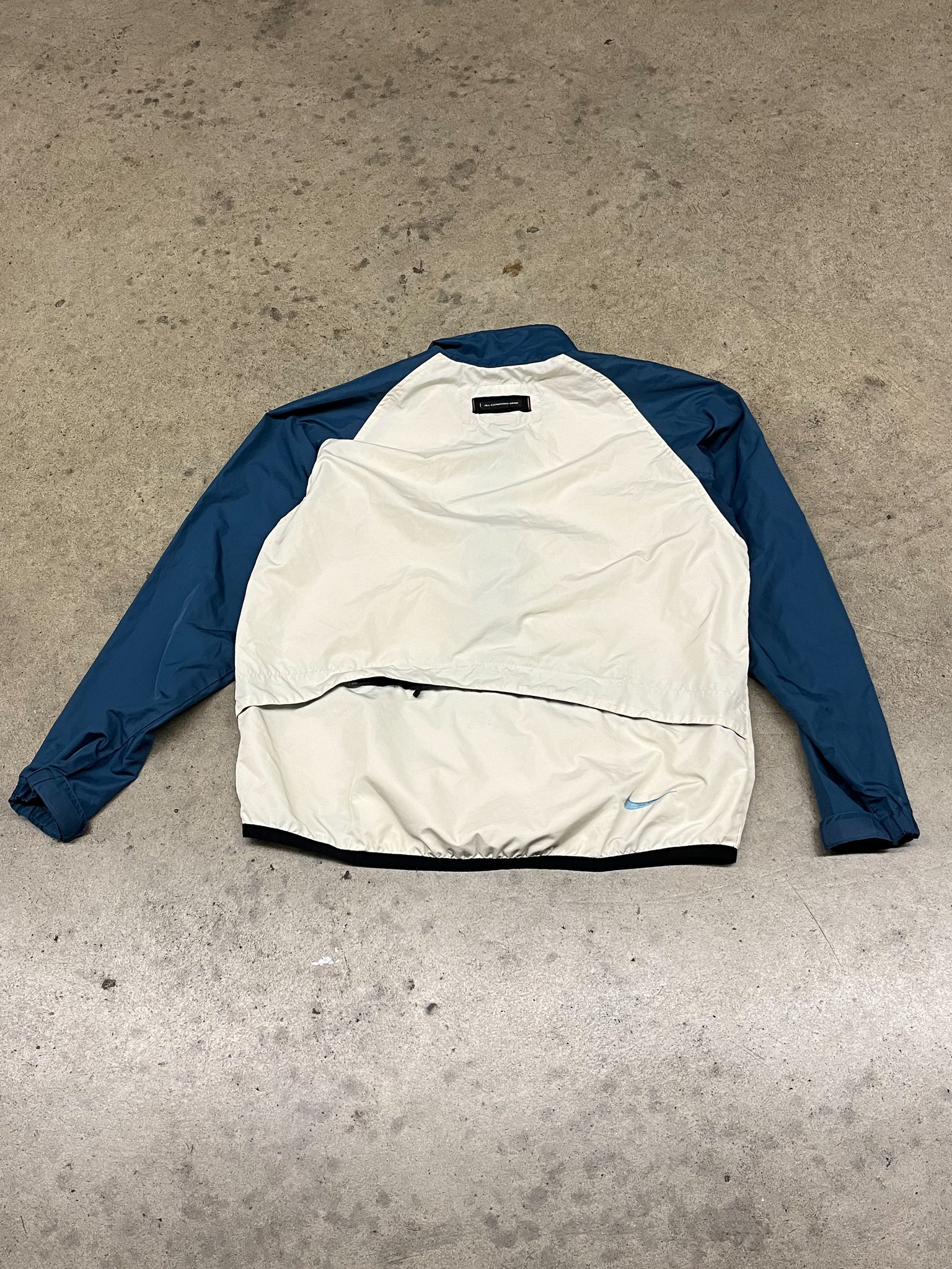 NIKE ACG PACKABLE WINDBREAKER /  Large