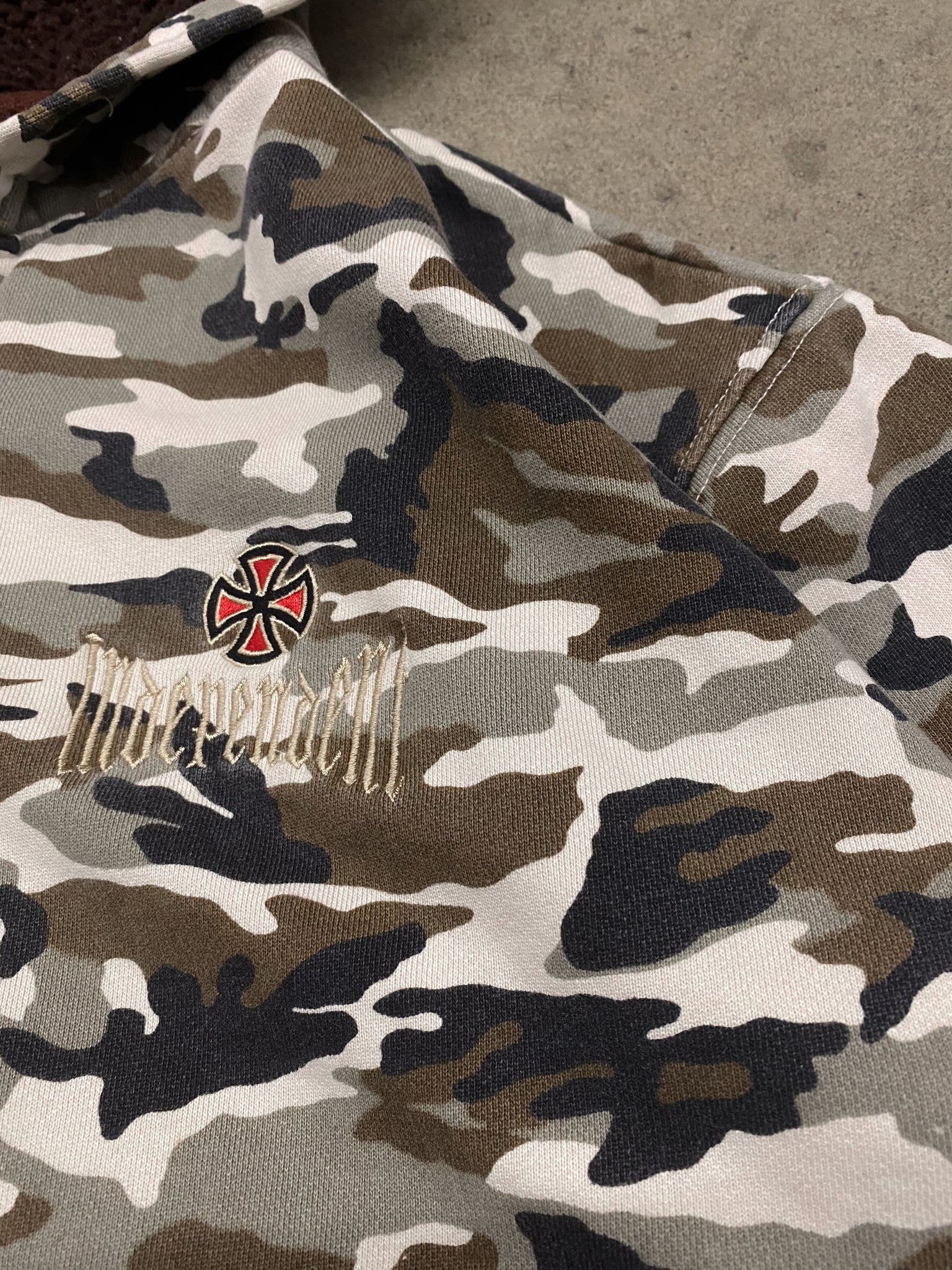 2000s INDEPENDENT CAMO HOODIE / Large