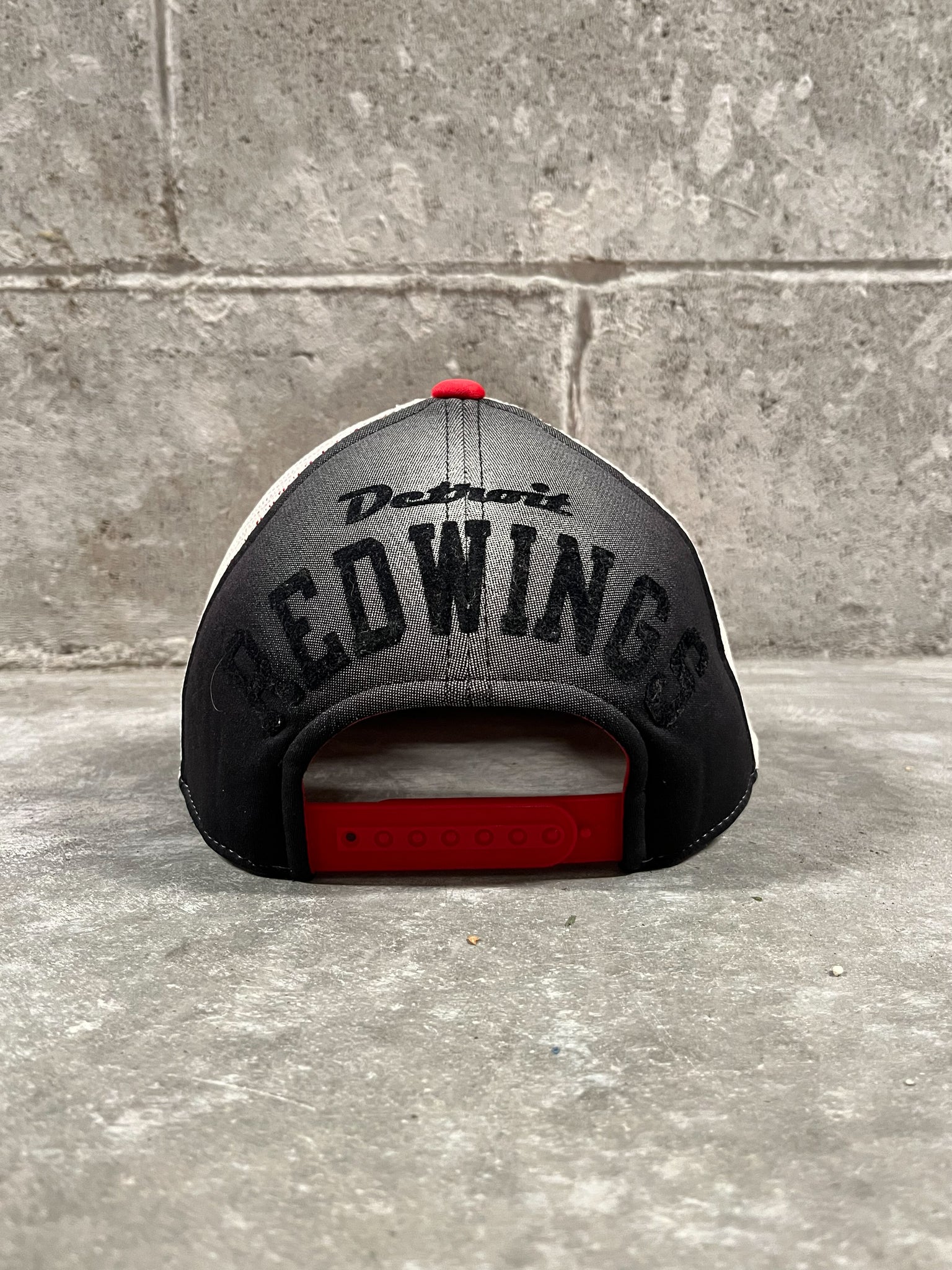 REISSUED RETRO DETRIOT RED WINGS SNAPBACK / ONE SIZE