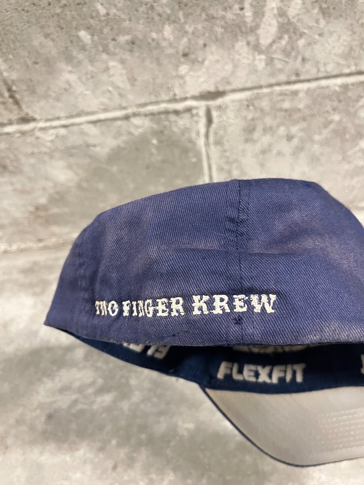 Two finger krew fitted Cap / S-M