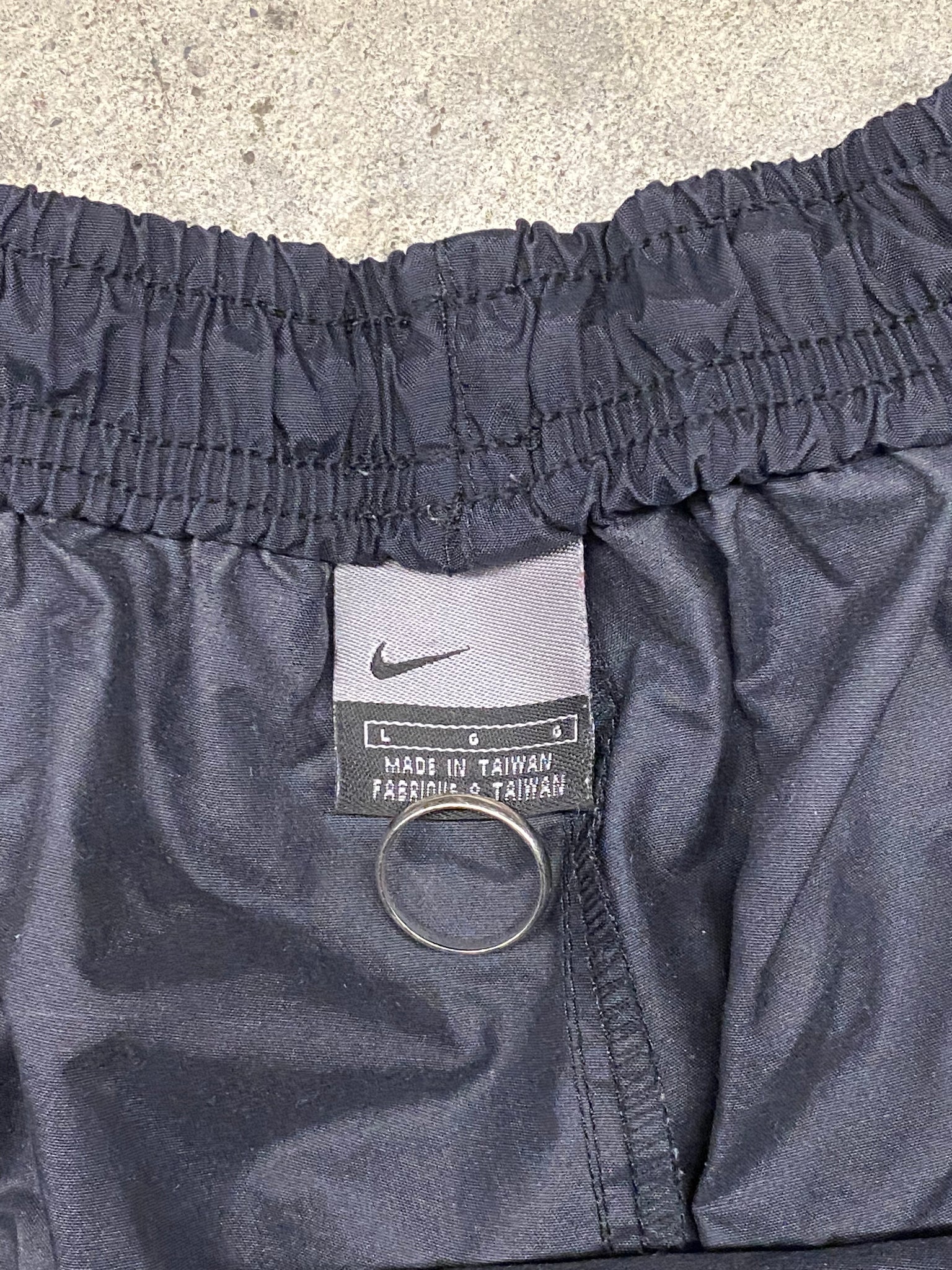 NIKE NYLON PANTS / 32x31