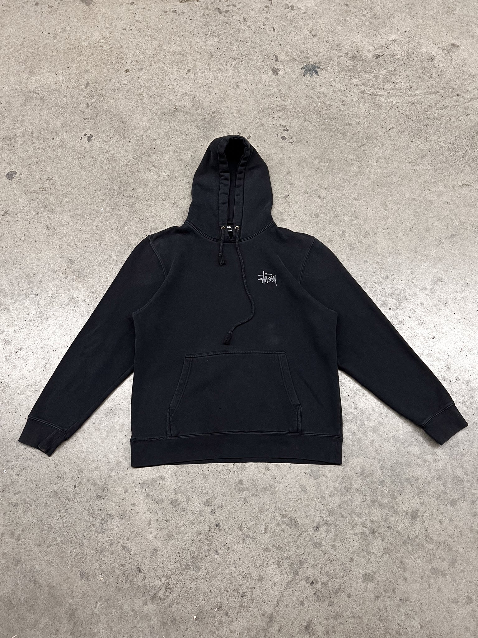 STUSSY BLACK LOGO HOODIE / MEDIUM