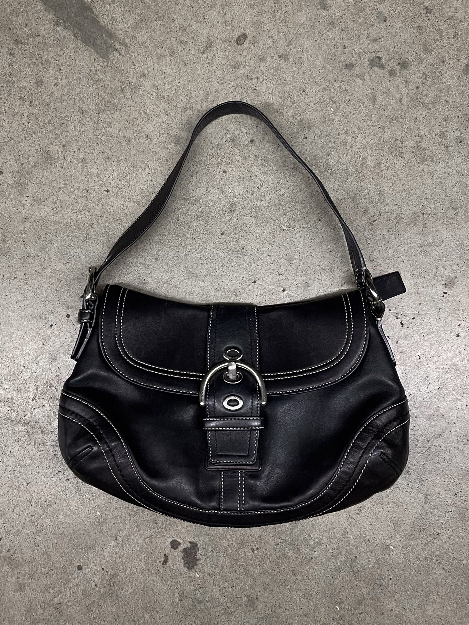 Coach Leather Shoulder Bag / BLACK