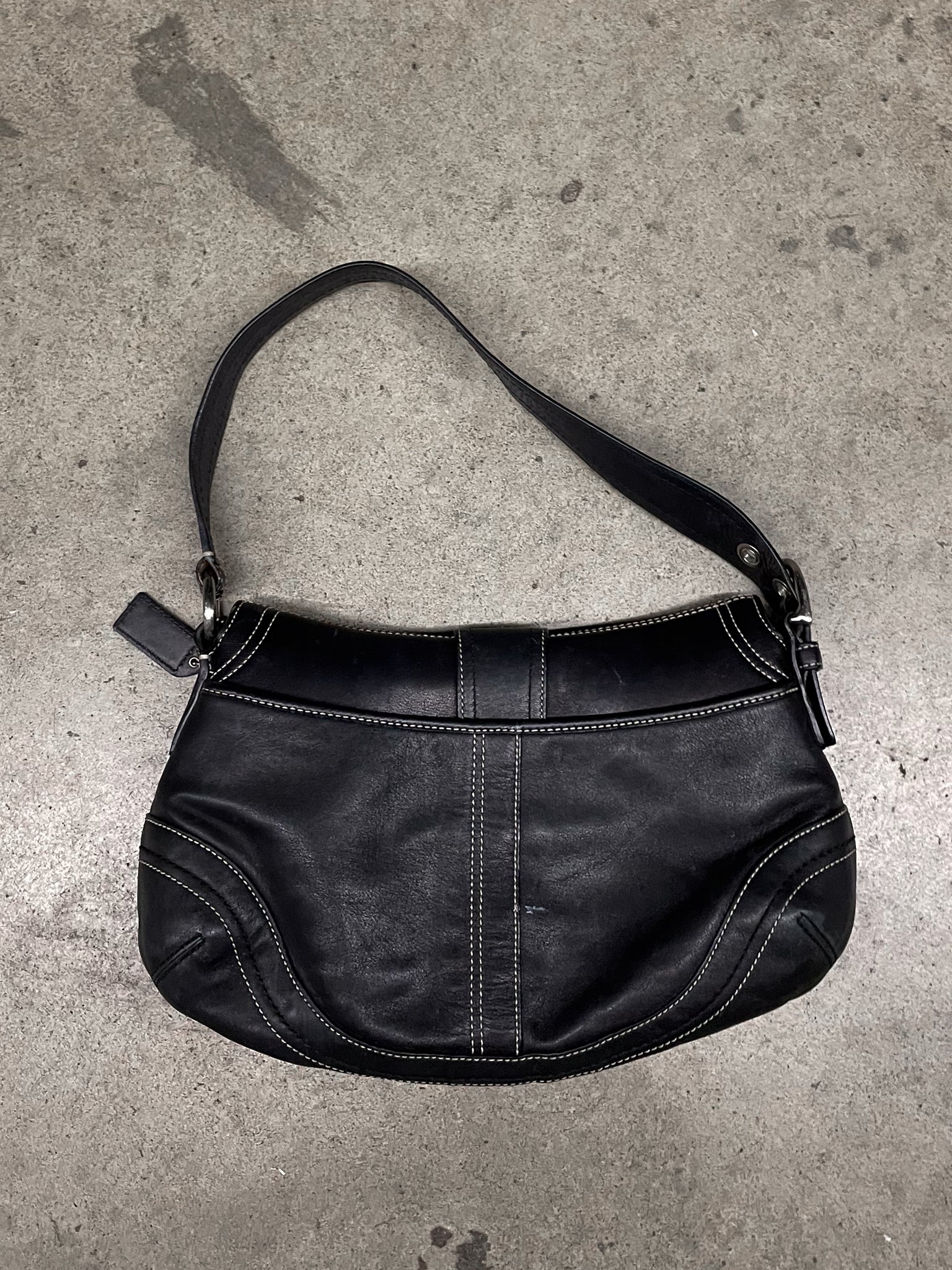 Coach Leather Shoulder Bag / BLACK