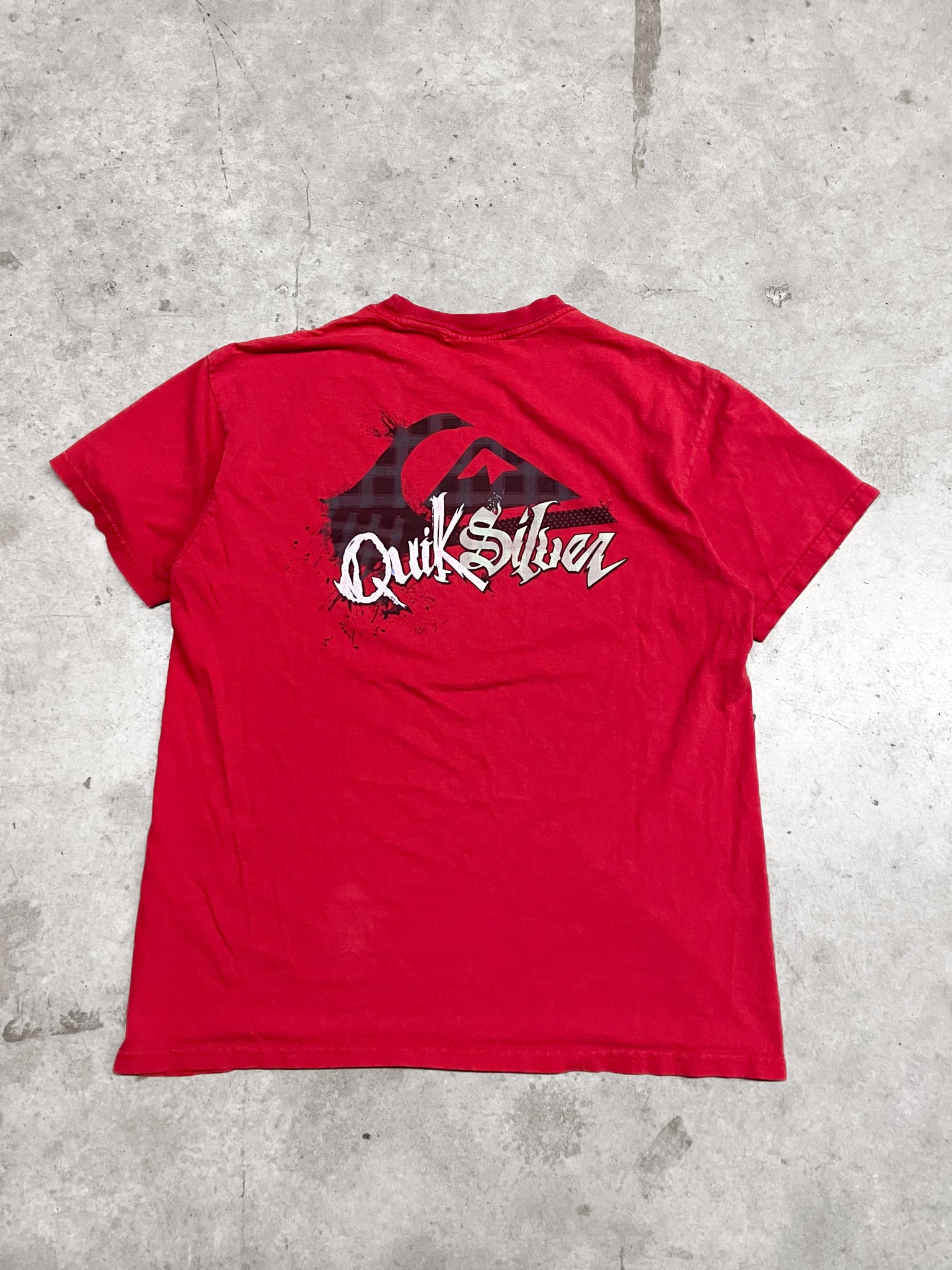 QUIKSILVER RED TSHIRT / LARGE