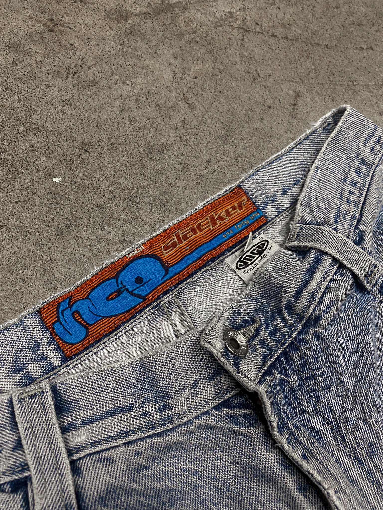 2000s Jnco Slacker Lightwash Denim / 32x32.5