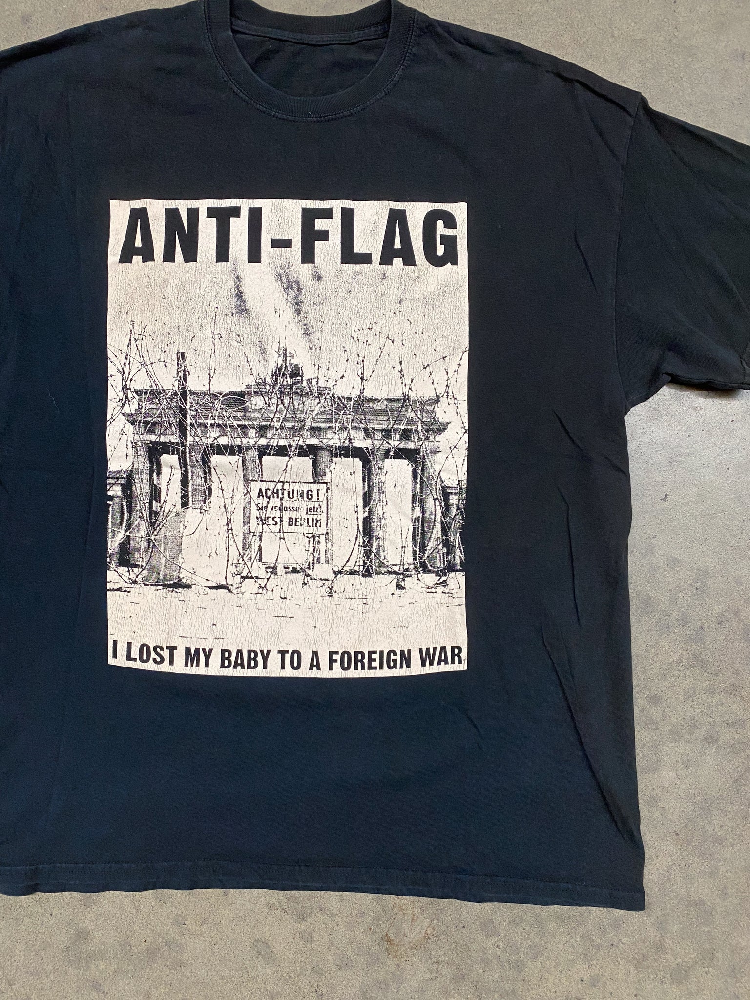 2000s ANTI-FLAG BLACK TEE / Large