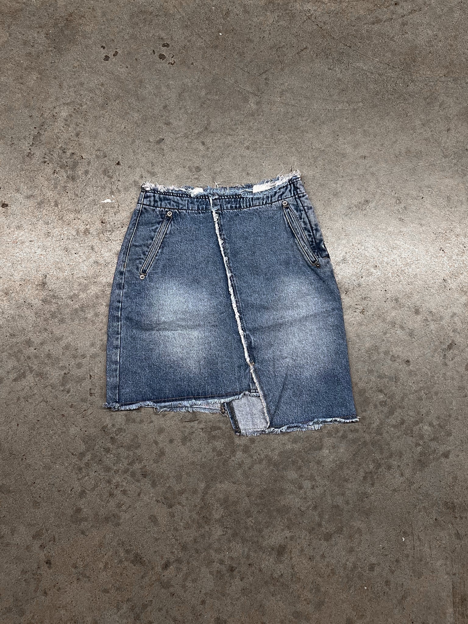 SJYP Distressed Denim Skirt / 27