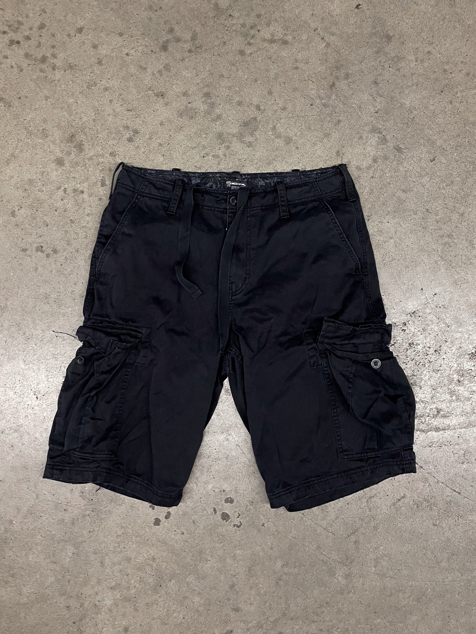 Kirra Baggy Cotton Cargo Shorts / 34