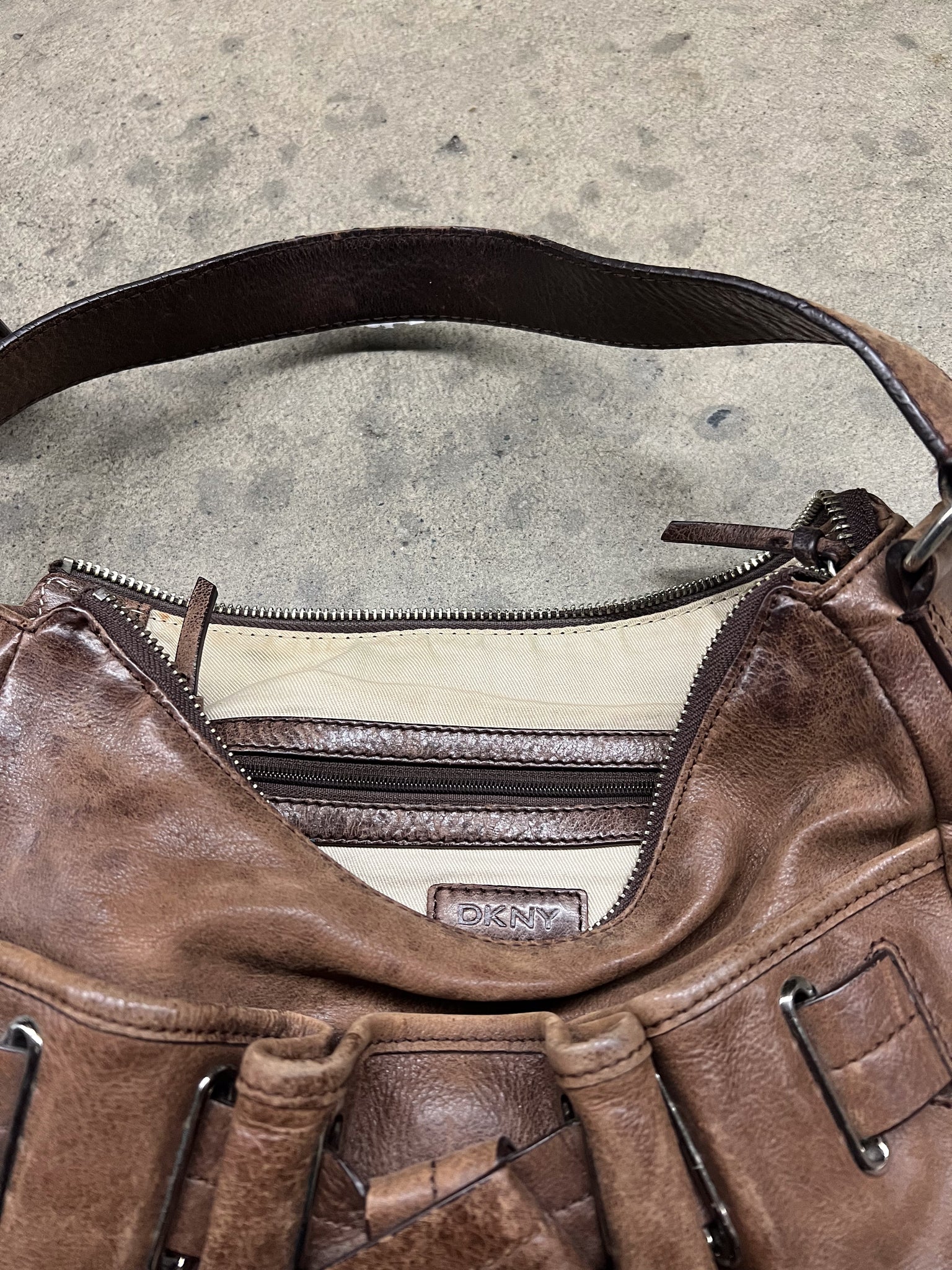 DKNY SHOULDER BAG / BROWN