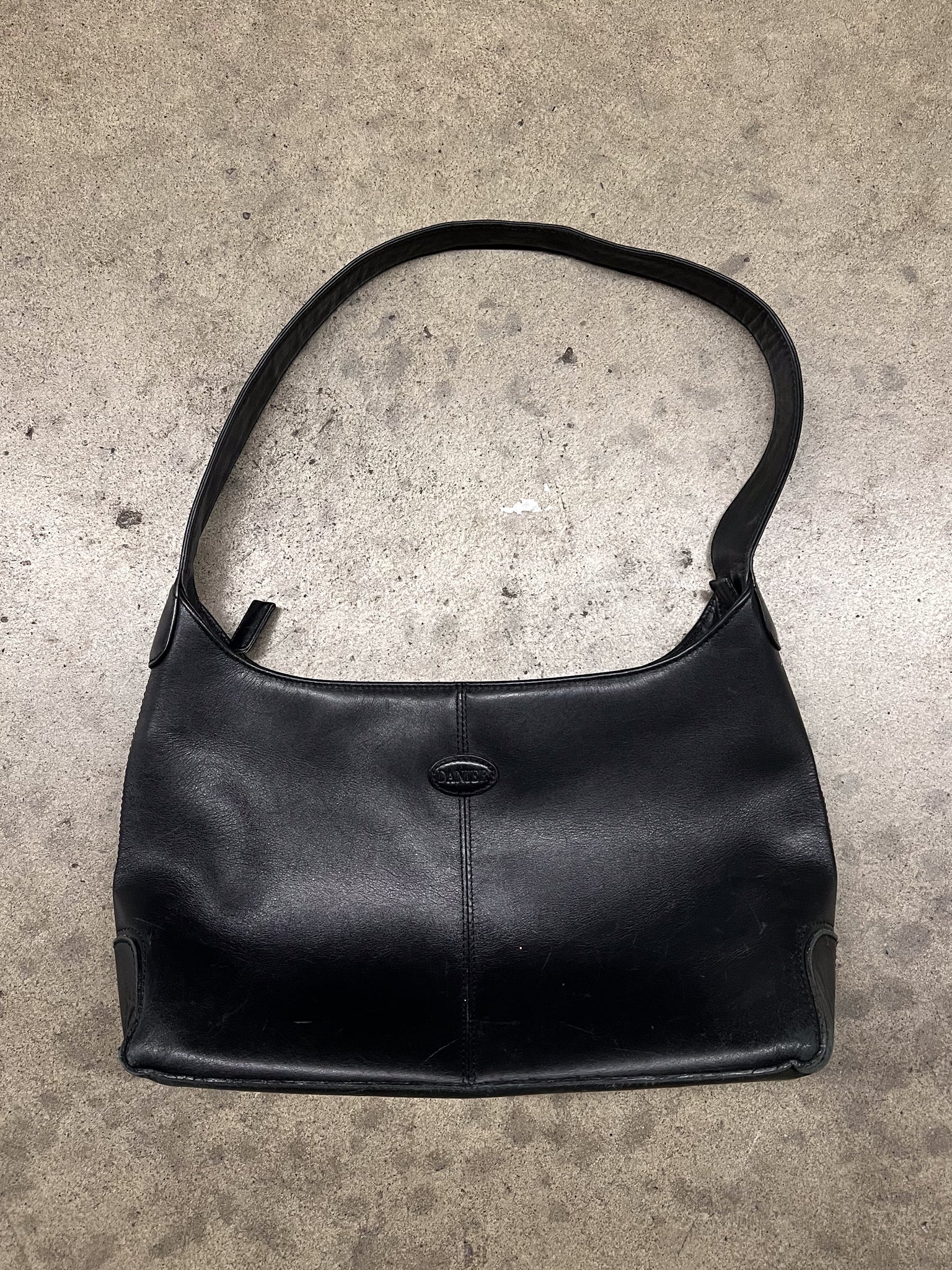 Danier leather shoulder bag / BLACK