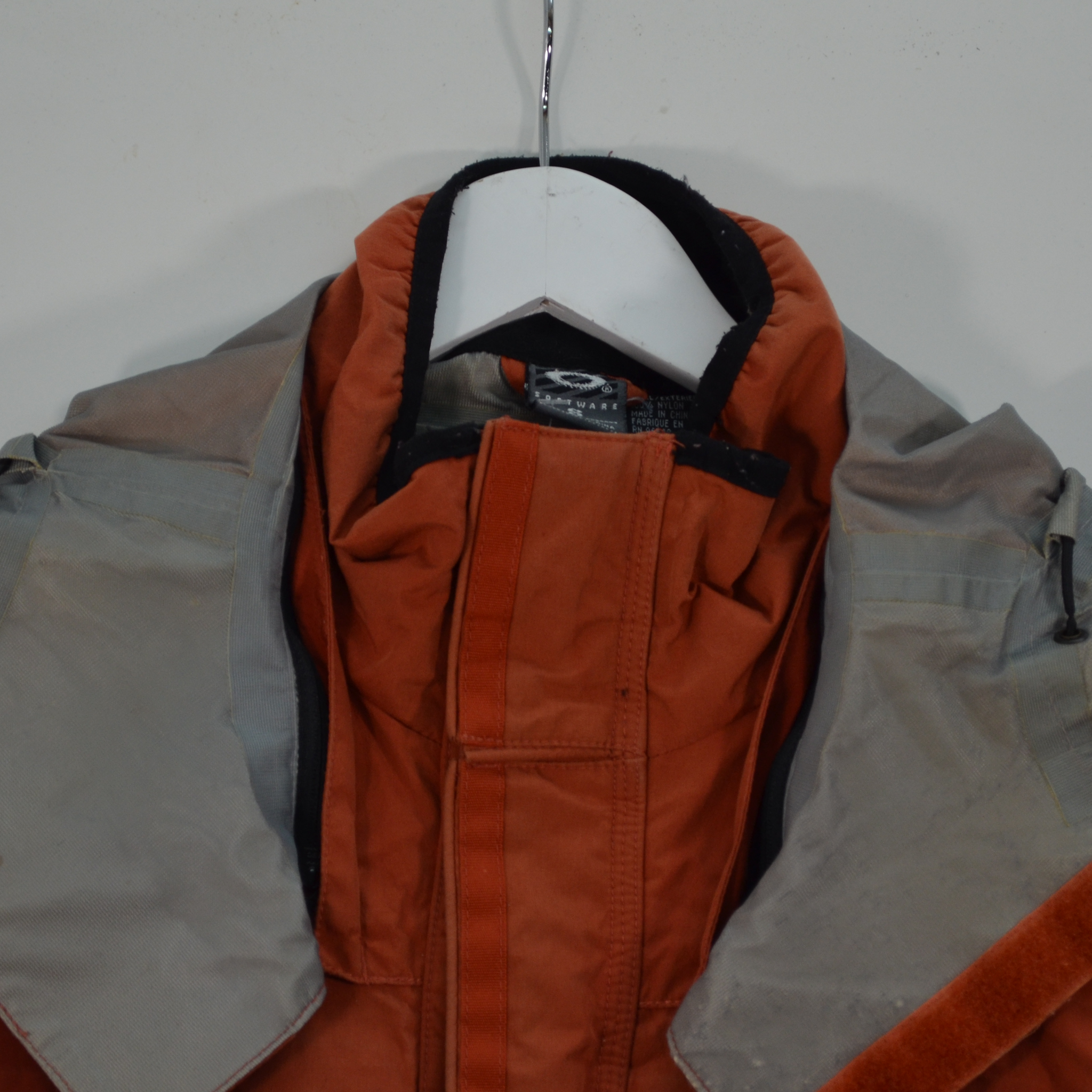 ORANGE OAKLEY JACKET / SMALL