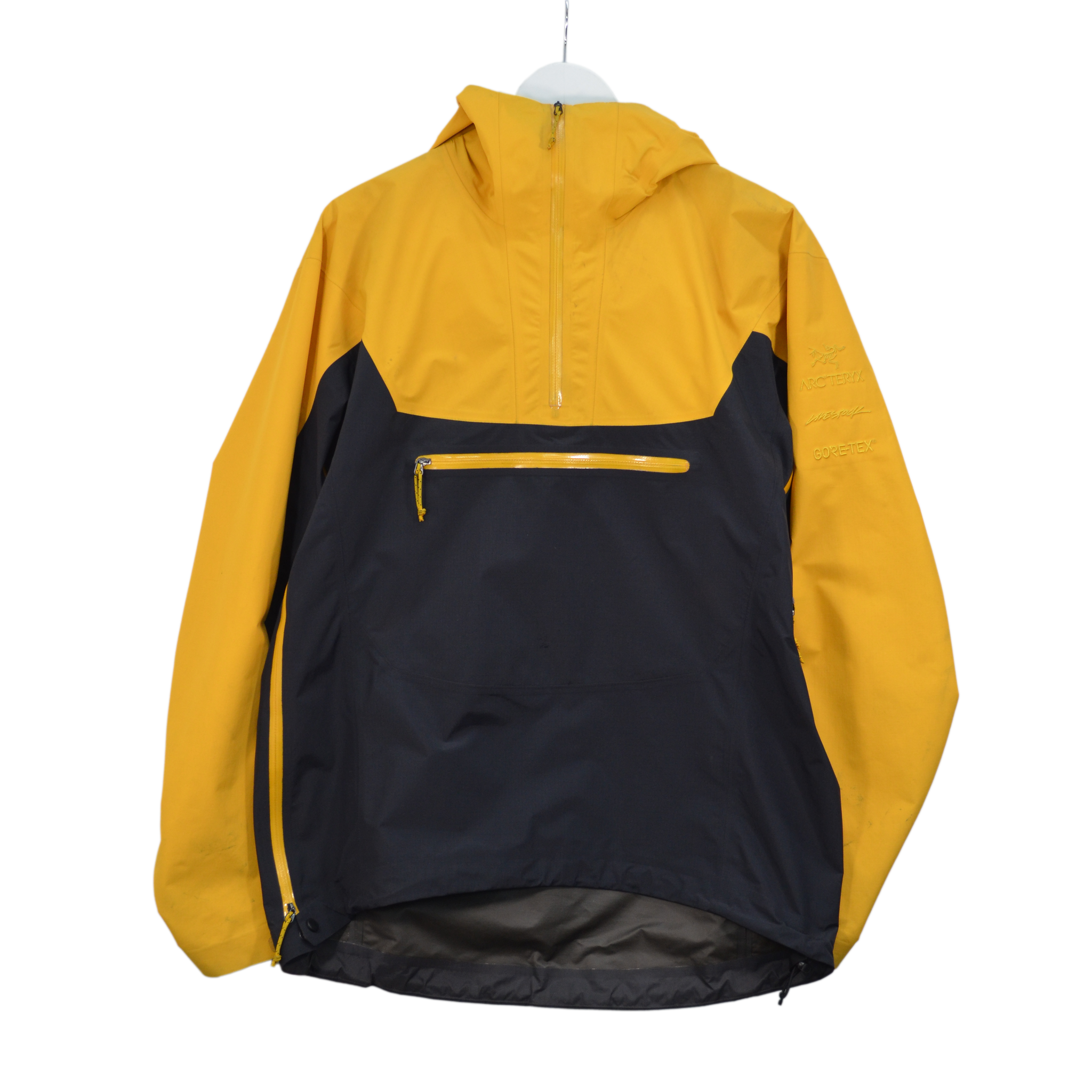 LIVESTOCK X ARCTERYX SMU - ALPHA SL ANORAK / MEDIUM