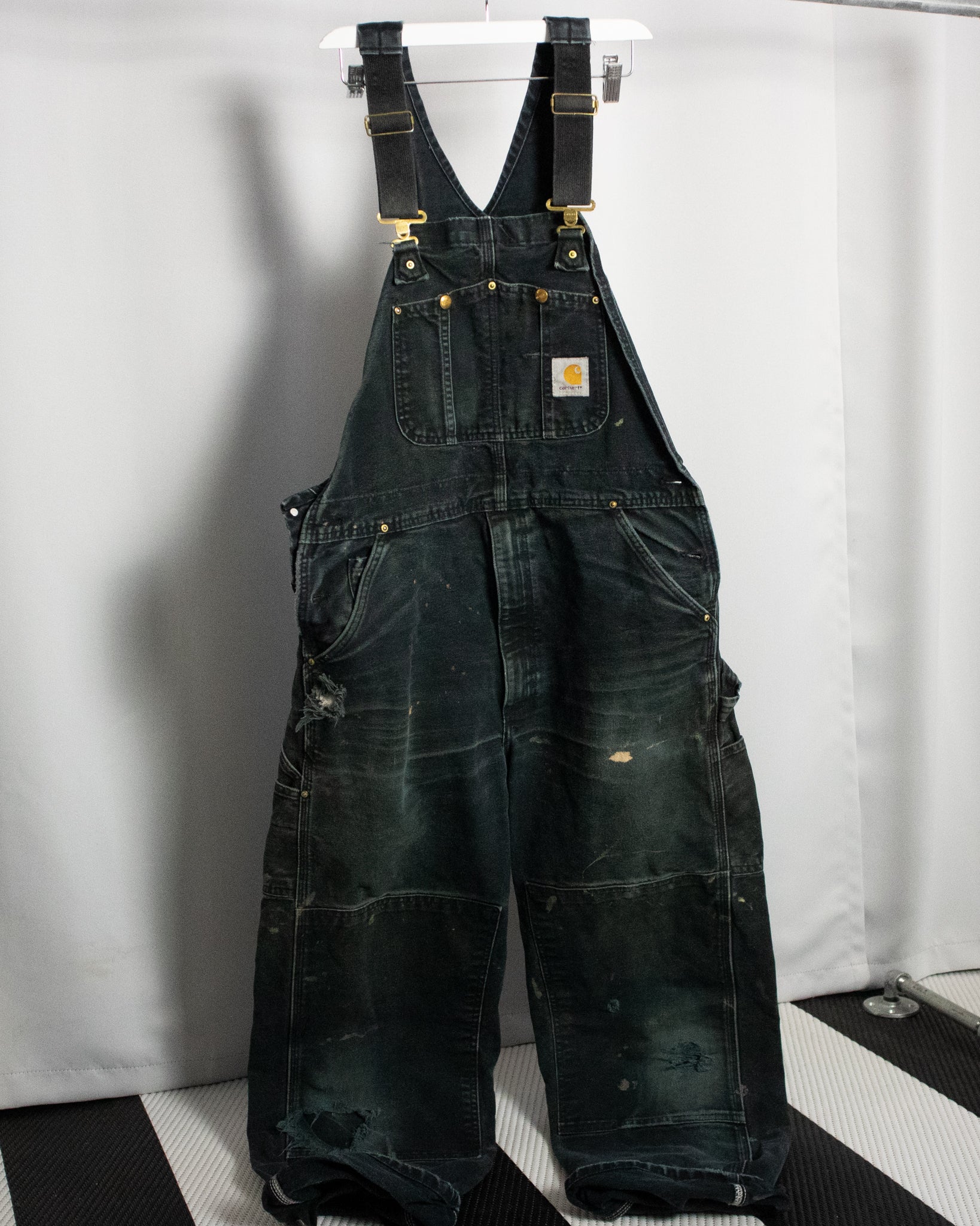 2000S CARHARTT DOUBLE KNEE DISTRESSED OVERALLS / 38x32