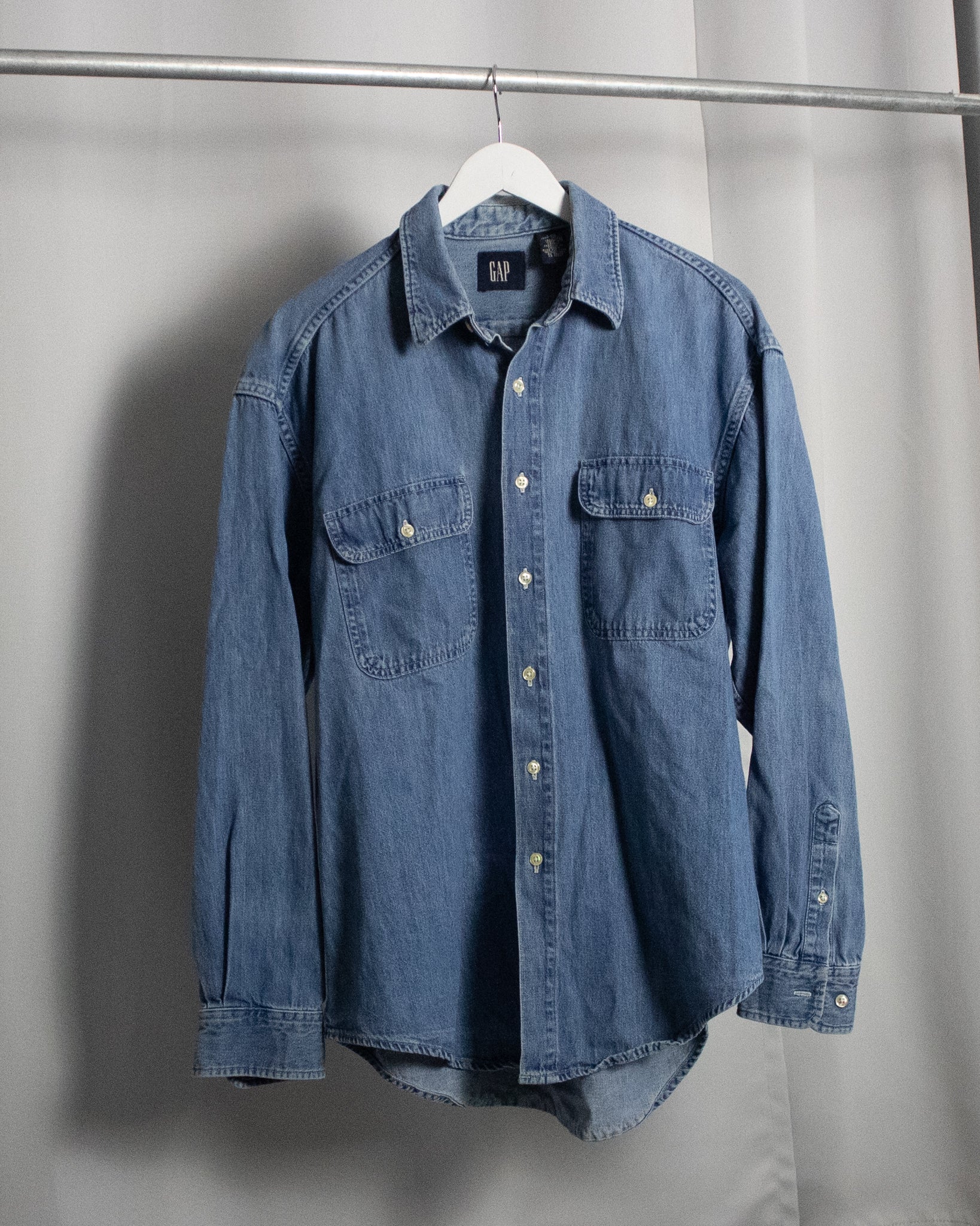 2000S GAP DENIM PEARL BUTTON UP / LARGE