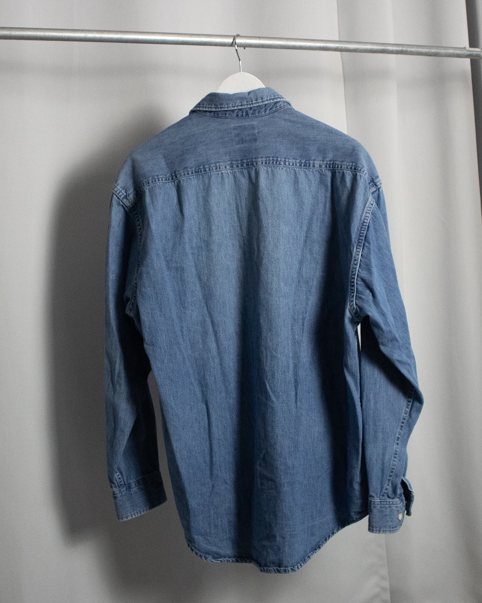 2000S GAP DENIM PEARL BUTTON UP / LARGE