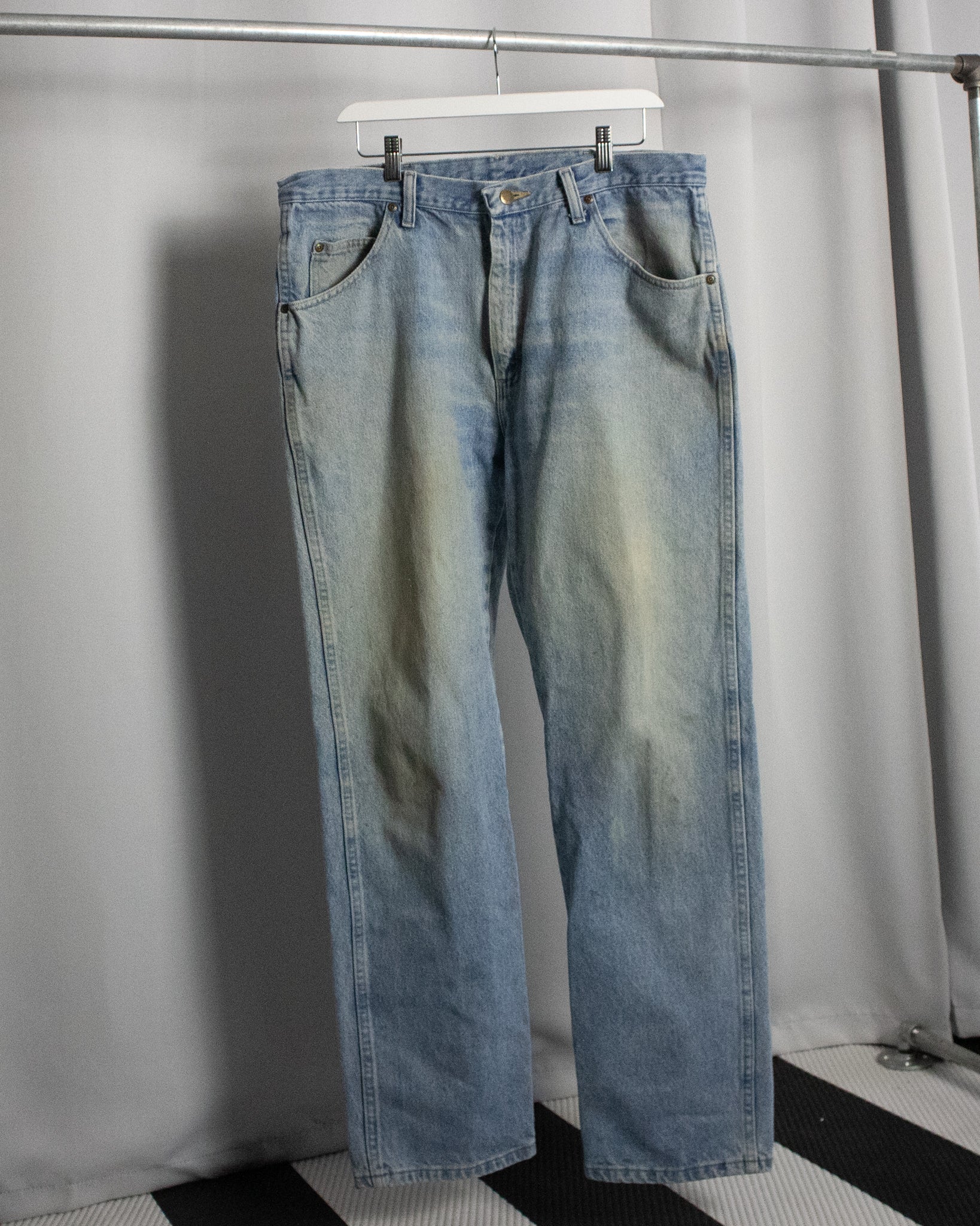 WRANGLER LIGHT WASH DENIM JEANS / 36x32