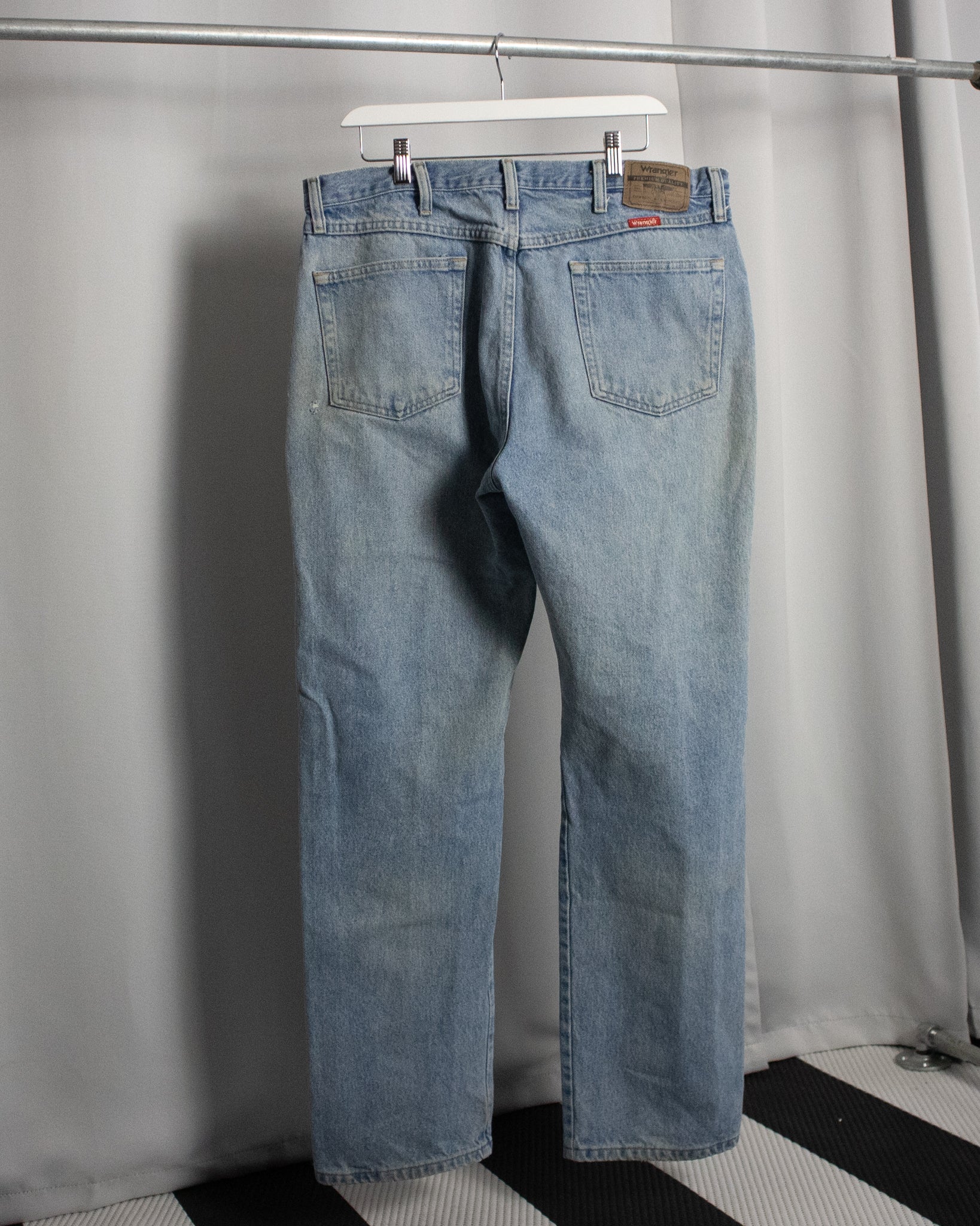 WRANGLER LIGHT WASH DENIM JEANS / 36x32