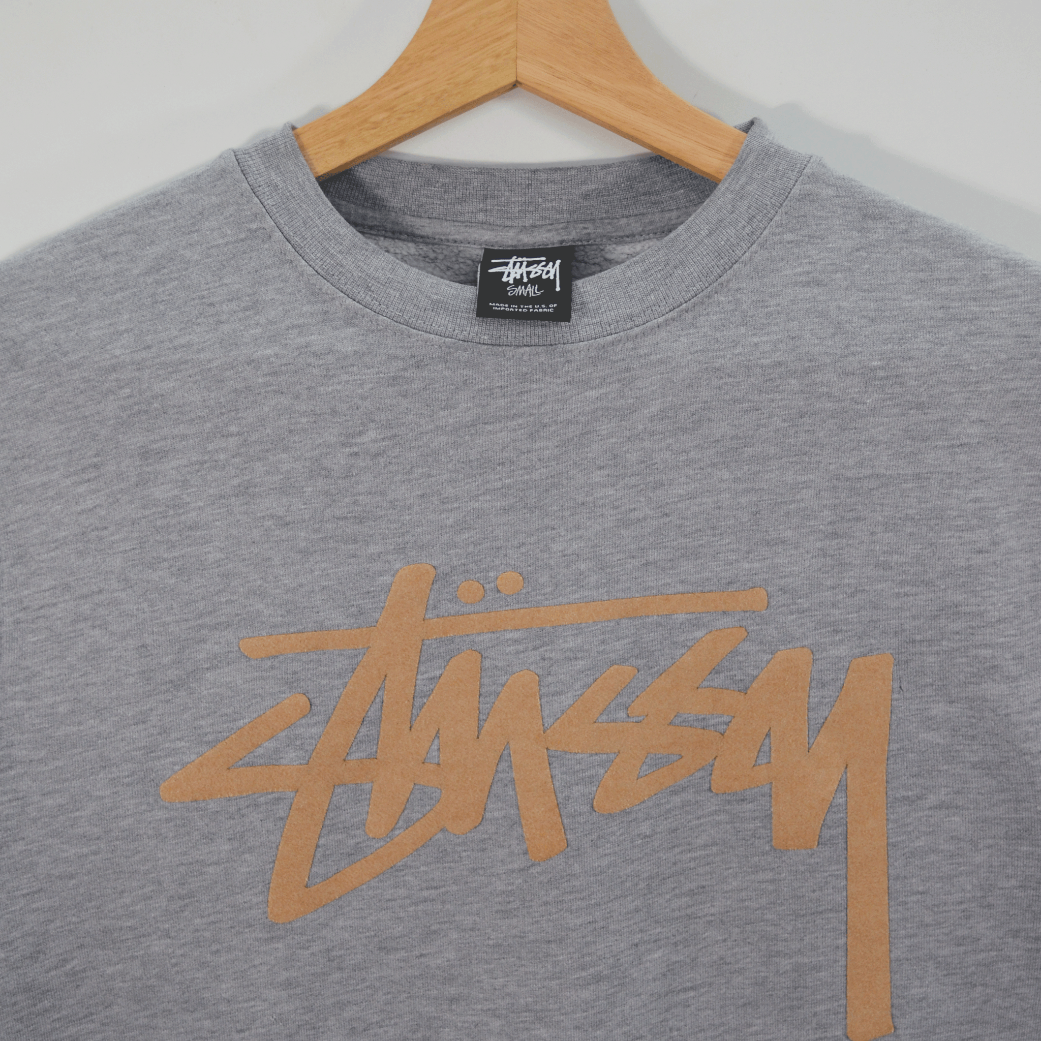 STUSSY BIEGE LOGO CREWNECK / SMALL