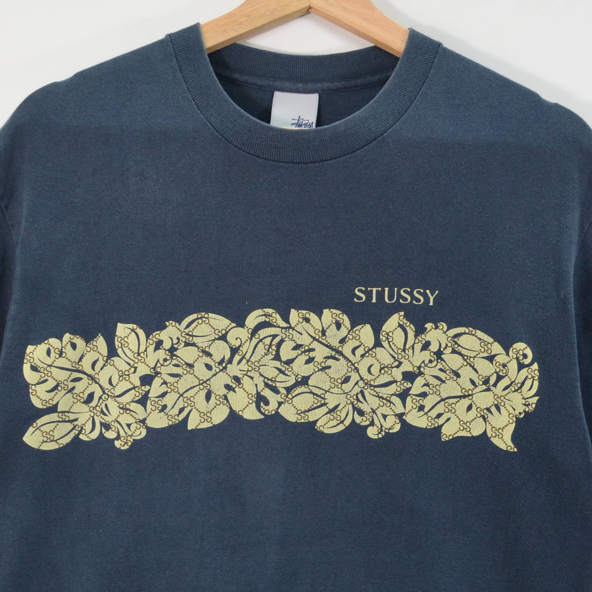 00S NAVY FLORAL TEE / MEDIUM
