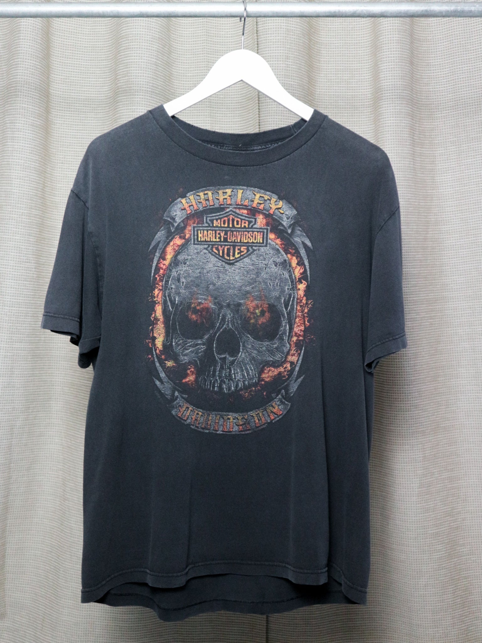 2000s HARLEY DAVIDSON FADED BLACK CHROME FLAME SKULL TEE / LARGE