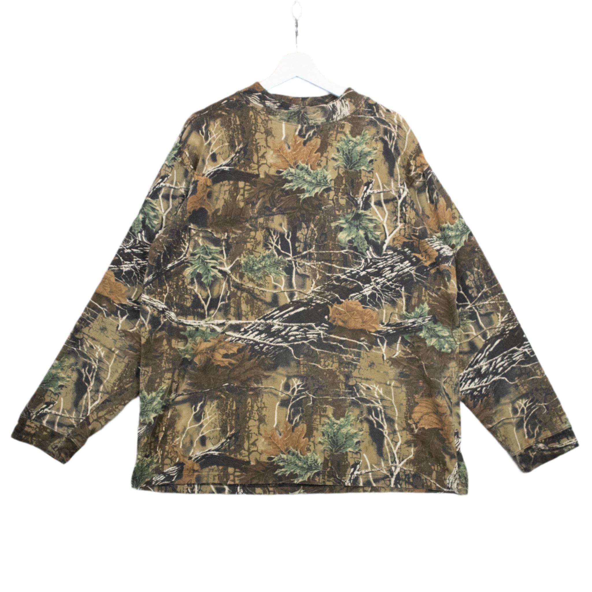 Realtree Camo Longsleeve vintage real tree Front detail shot leaves