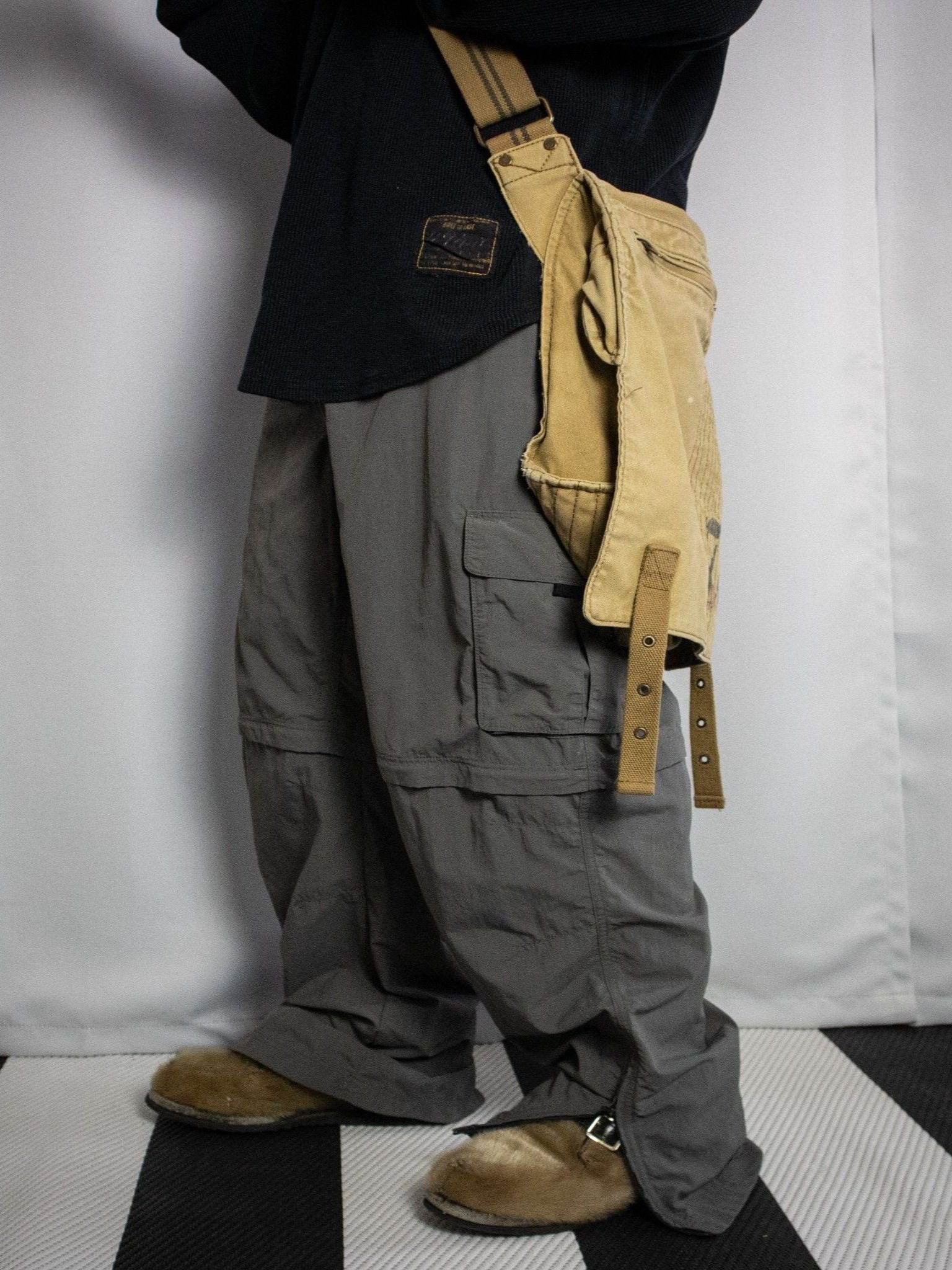 EASTERN MOUNTAIN SPORTS WIDE UTILITY CARGO NYLON PANTS 38x32