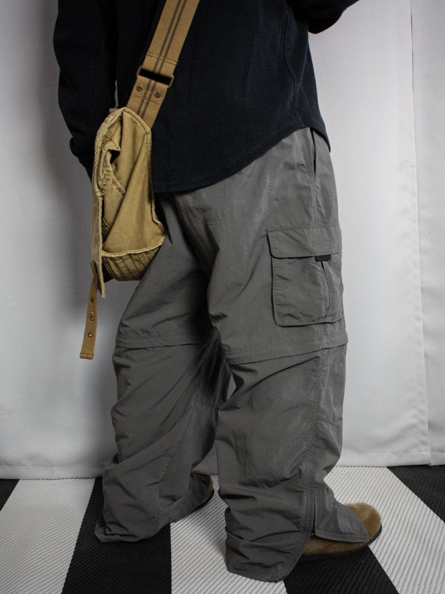 EASTERN MOUNTAIN SPORTS WIDE UTILITY CARGO NYLON PANTS 38x32