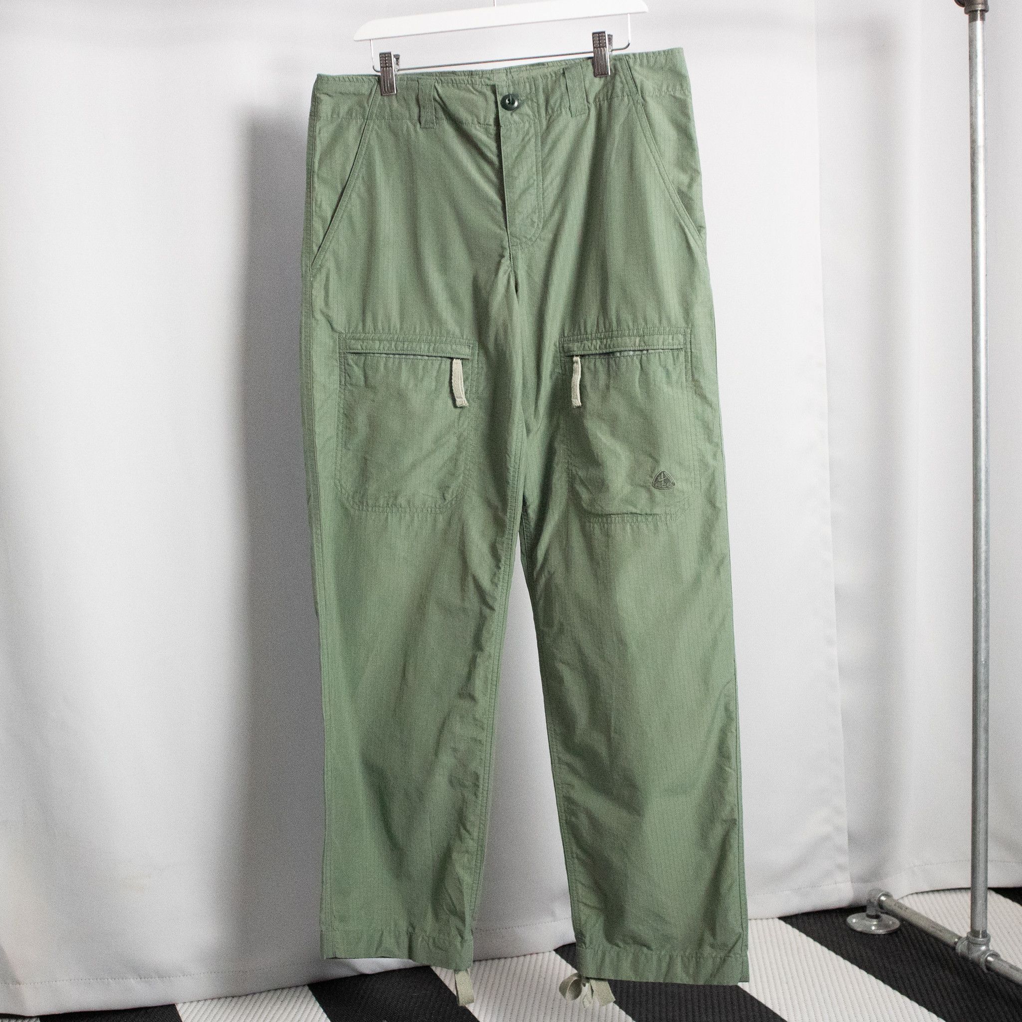 NIKE ACG RELAXED FIT NYLON MIX CARGO PANTS / 34x30