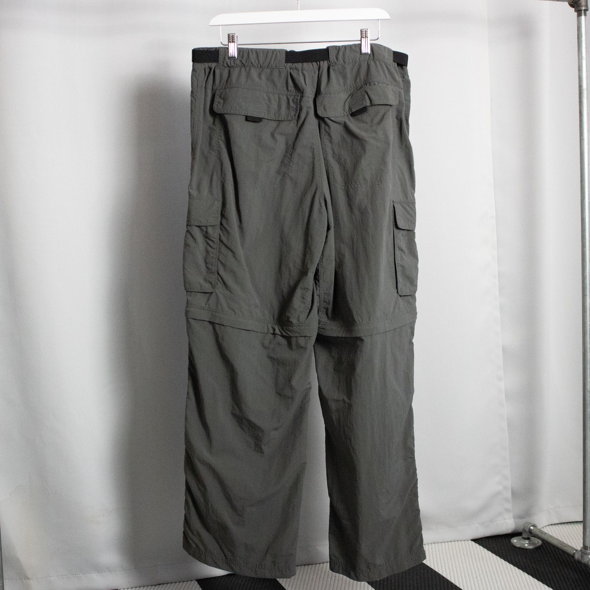 EASTERN MOUNTAIN SPORTS WIDE UTILITY CARGO NYLON PANTS 38x32