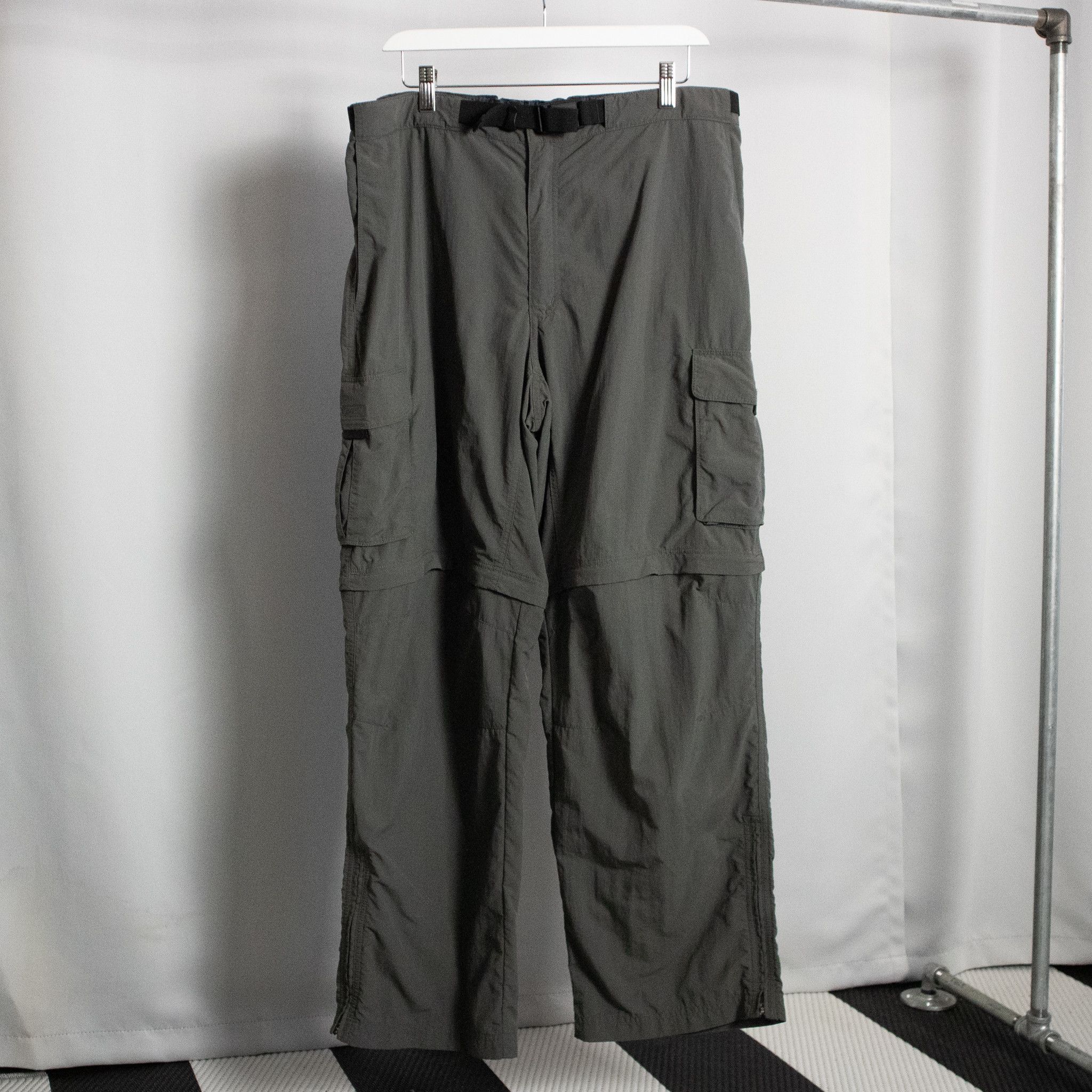 EASTERN MOUNTAIN SPORTS WIDE UTILITY CARGO NYLON PANTS 38x32